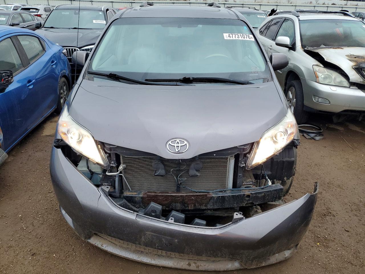 2012 Toyota Sienna Xle 8-passenger Gray vin: 5TDYK3DCXCS232478