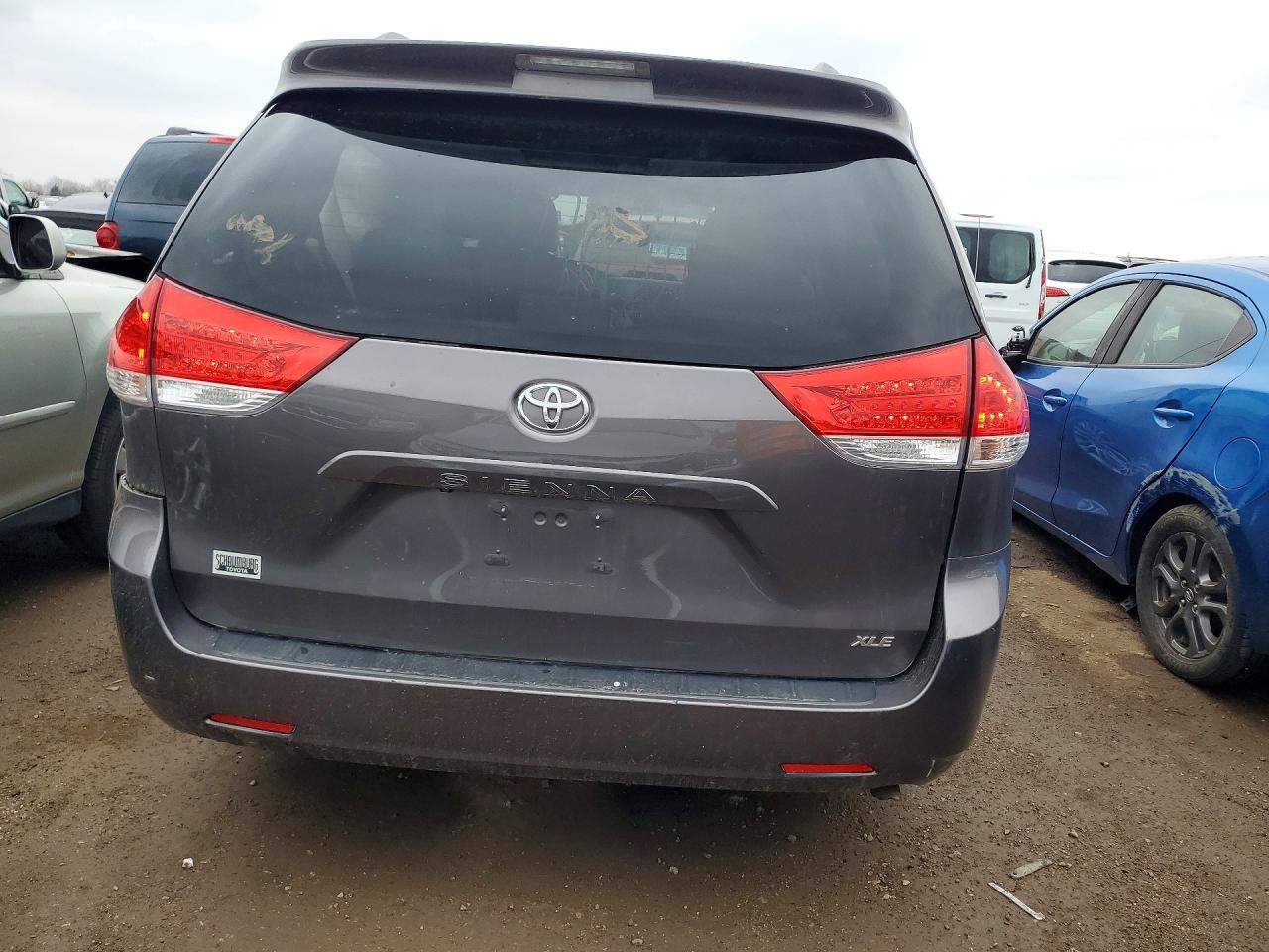 2012 Toyota Sienna Xle 8-passenger Gray vin: 5TDYK3DCXCS232478