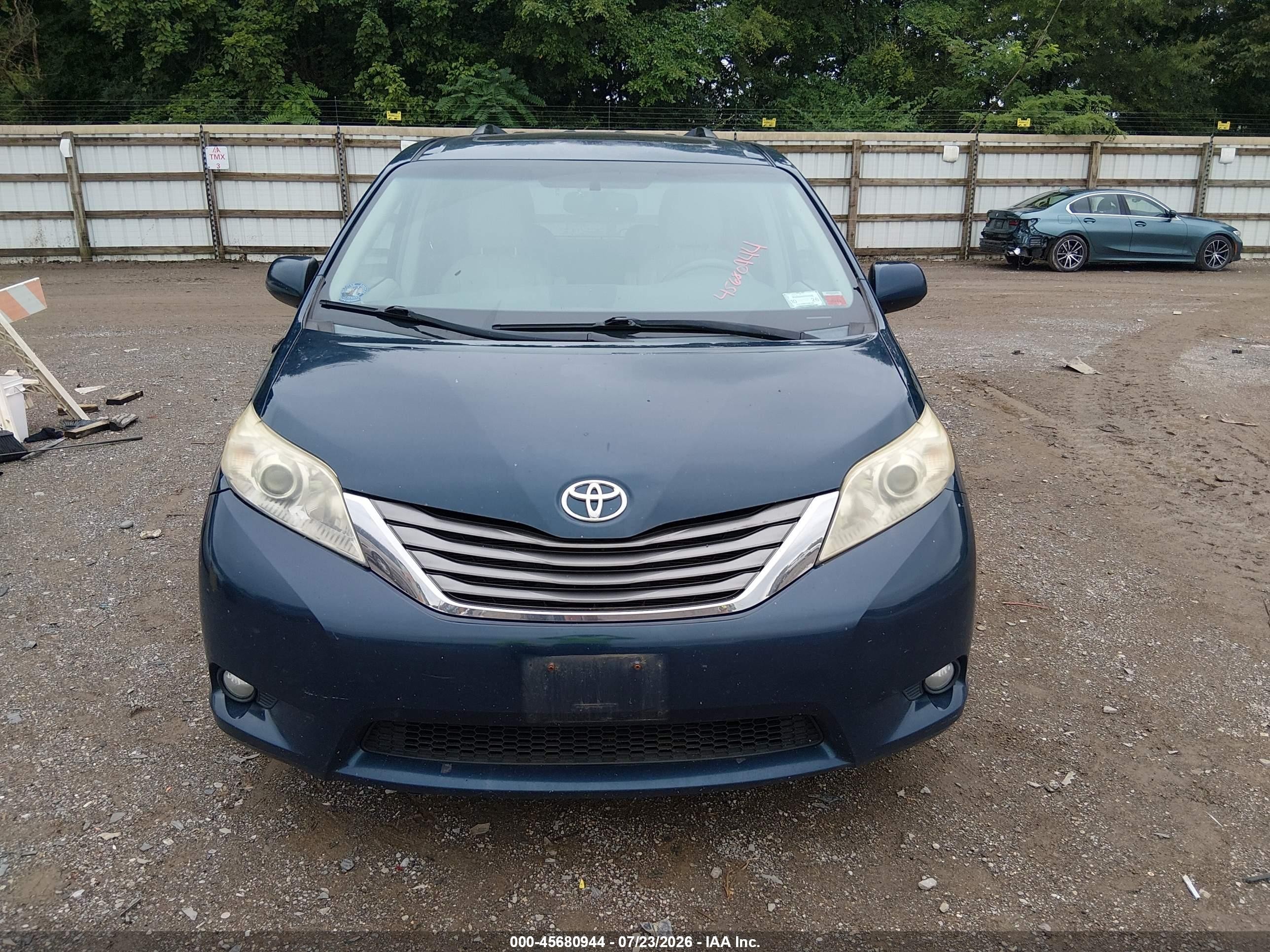 2012 Toyota Sienna Xle V6 8 Passenger Blue vin: 5TDYK3DCXCS236059