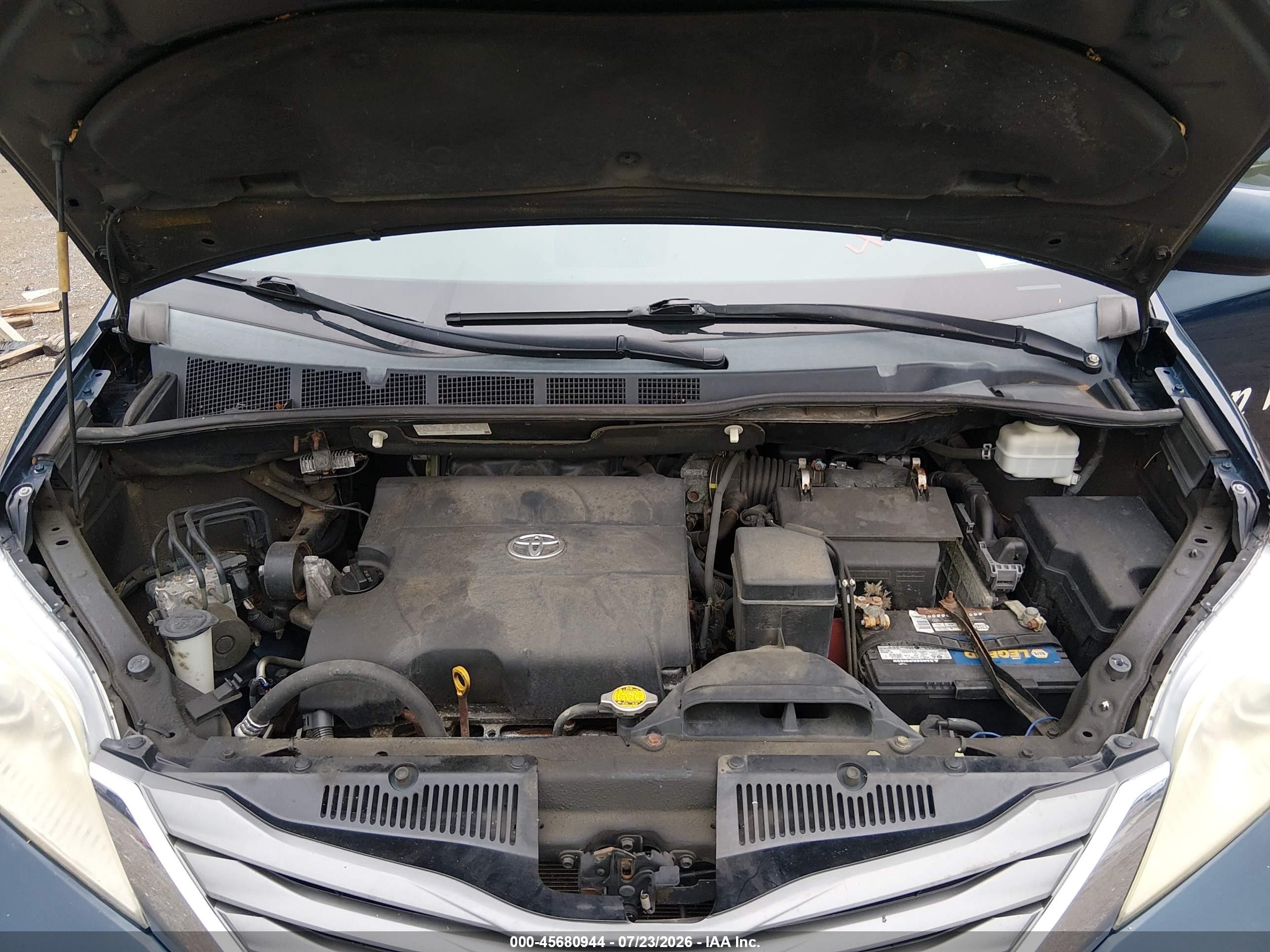 2012 Toyota Sienna Xle V6 8 Passenger Blue vin: 5TDYK3DCXCS236059