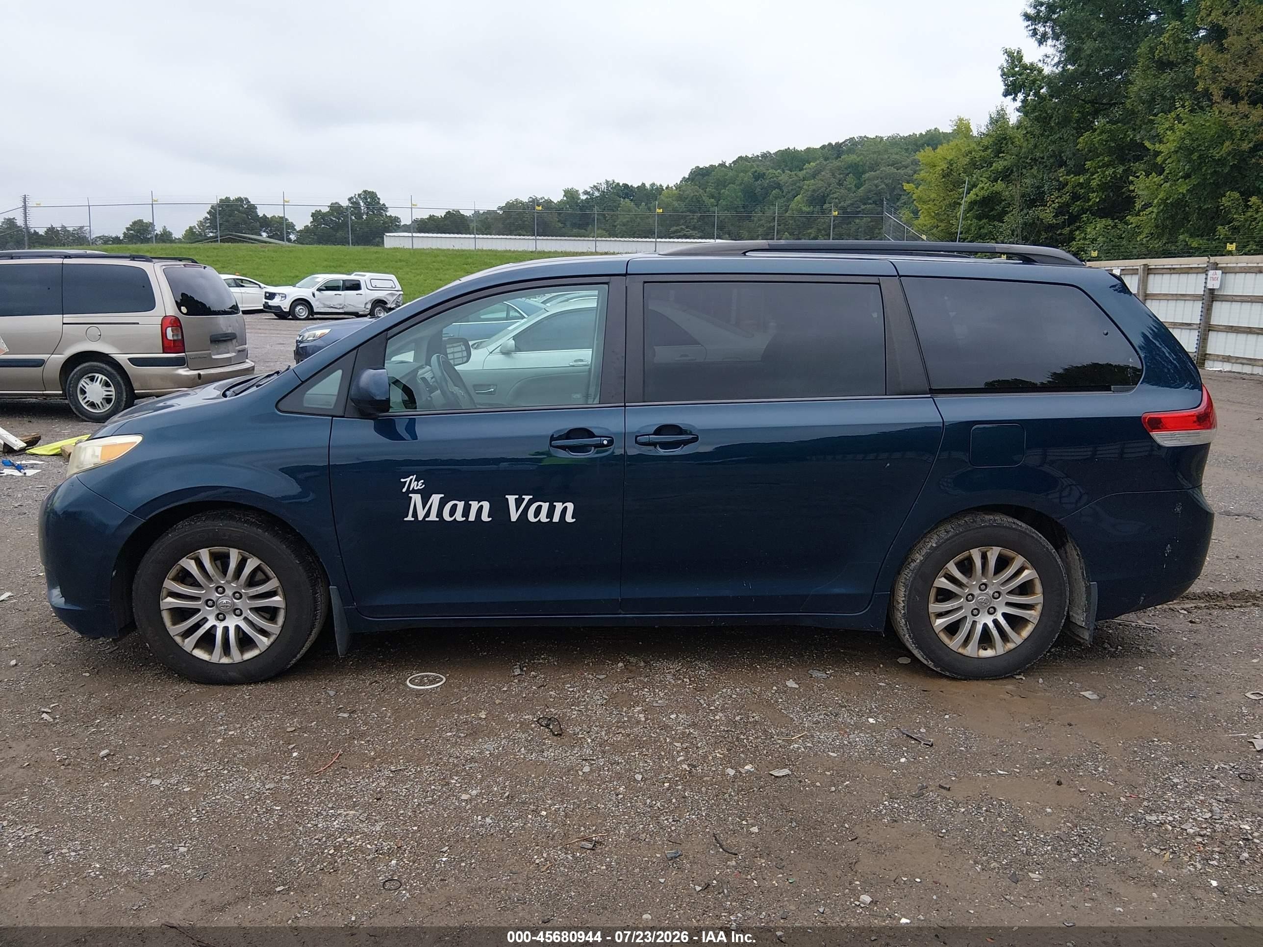 2012 Toyota Sienna Xle V6 8 Passenger Blue vin: 5TDYK3DCXCS236059