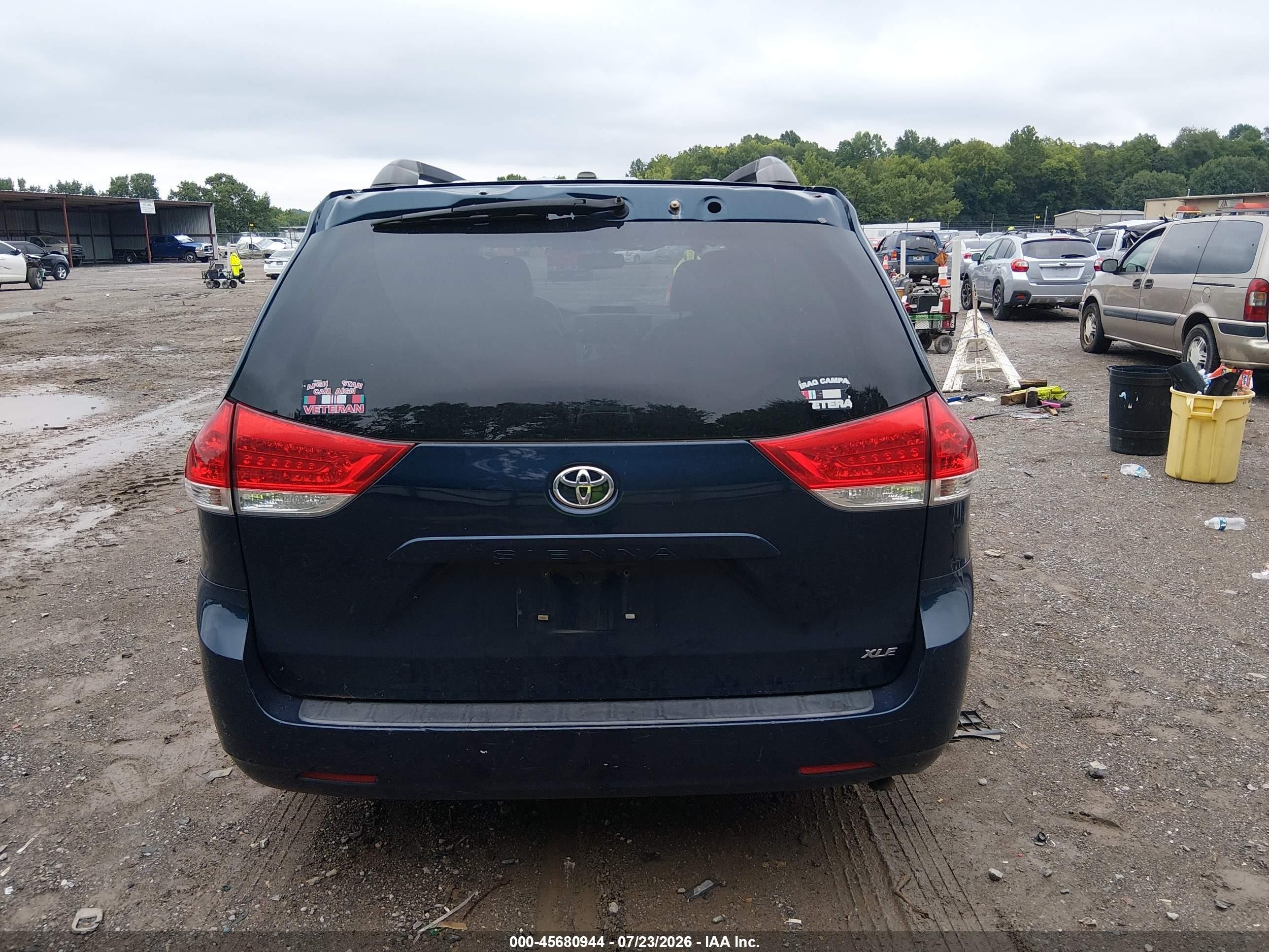 2012 Toyota Sienna Xle V6 8 Passenger Blue vin: 5TDYK3DCXCS236059