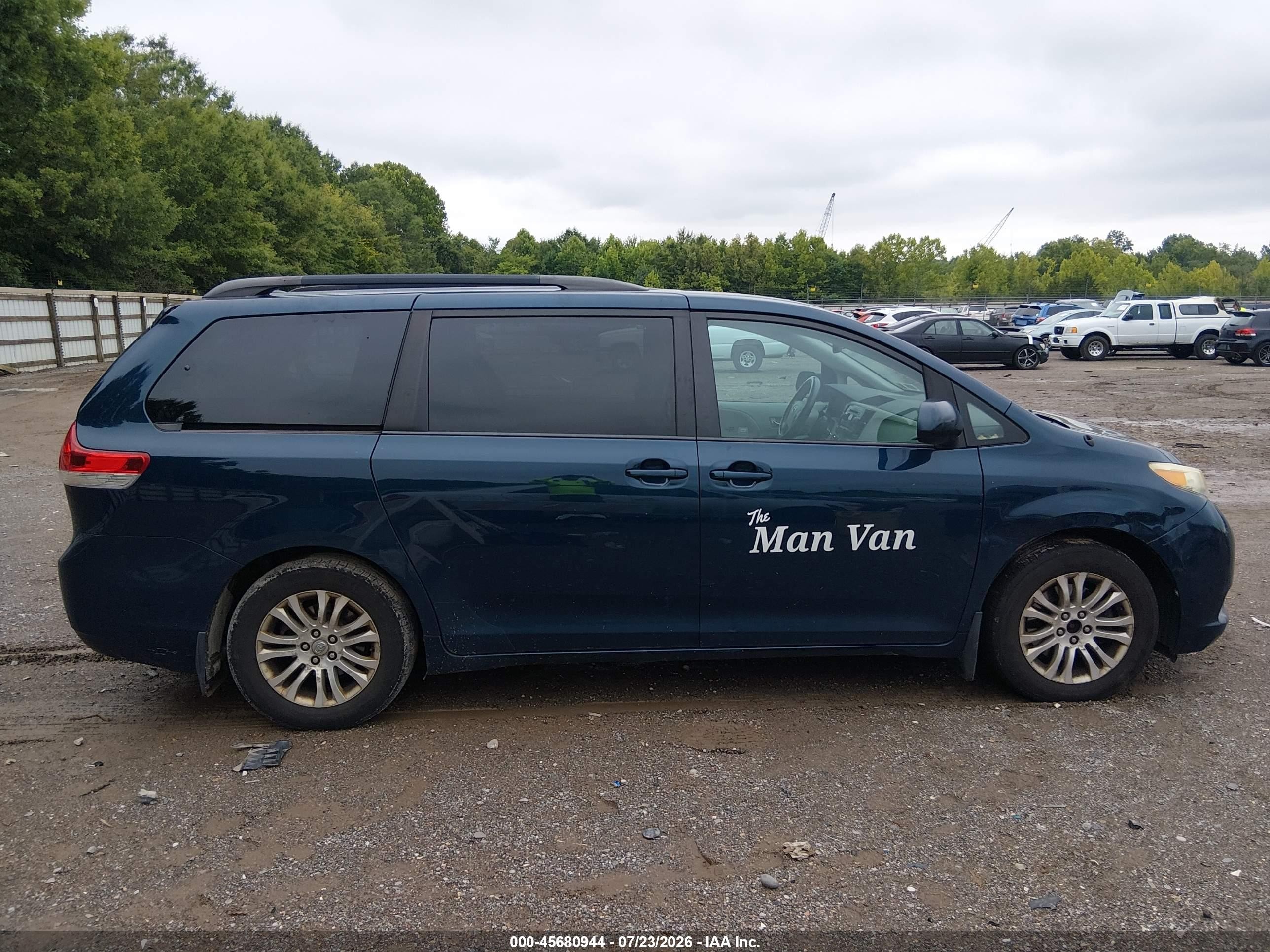 2012 Toyota Sienna Xle V6 8 Passenger Blue vin: 5TDYK3DCXCS236059