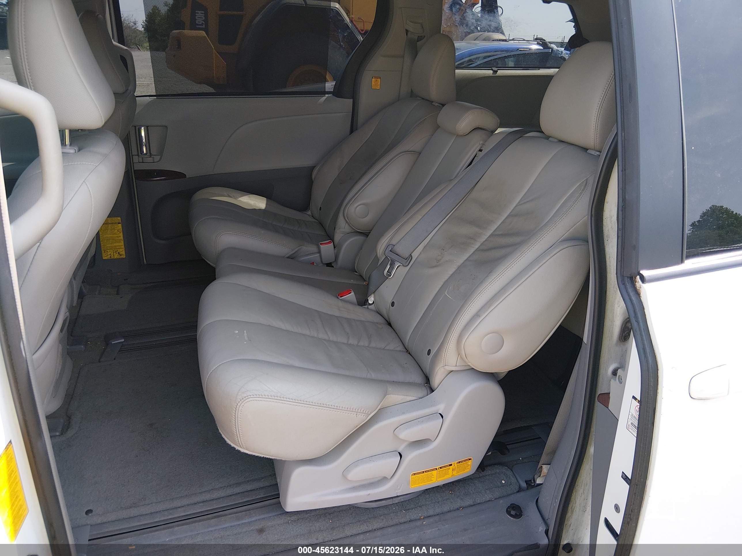 2012 Toyota Sienna Xle V6 8 Passenger White vin: 5TDYK3DCXCS245280