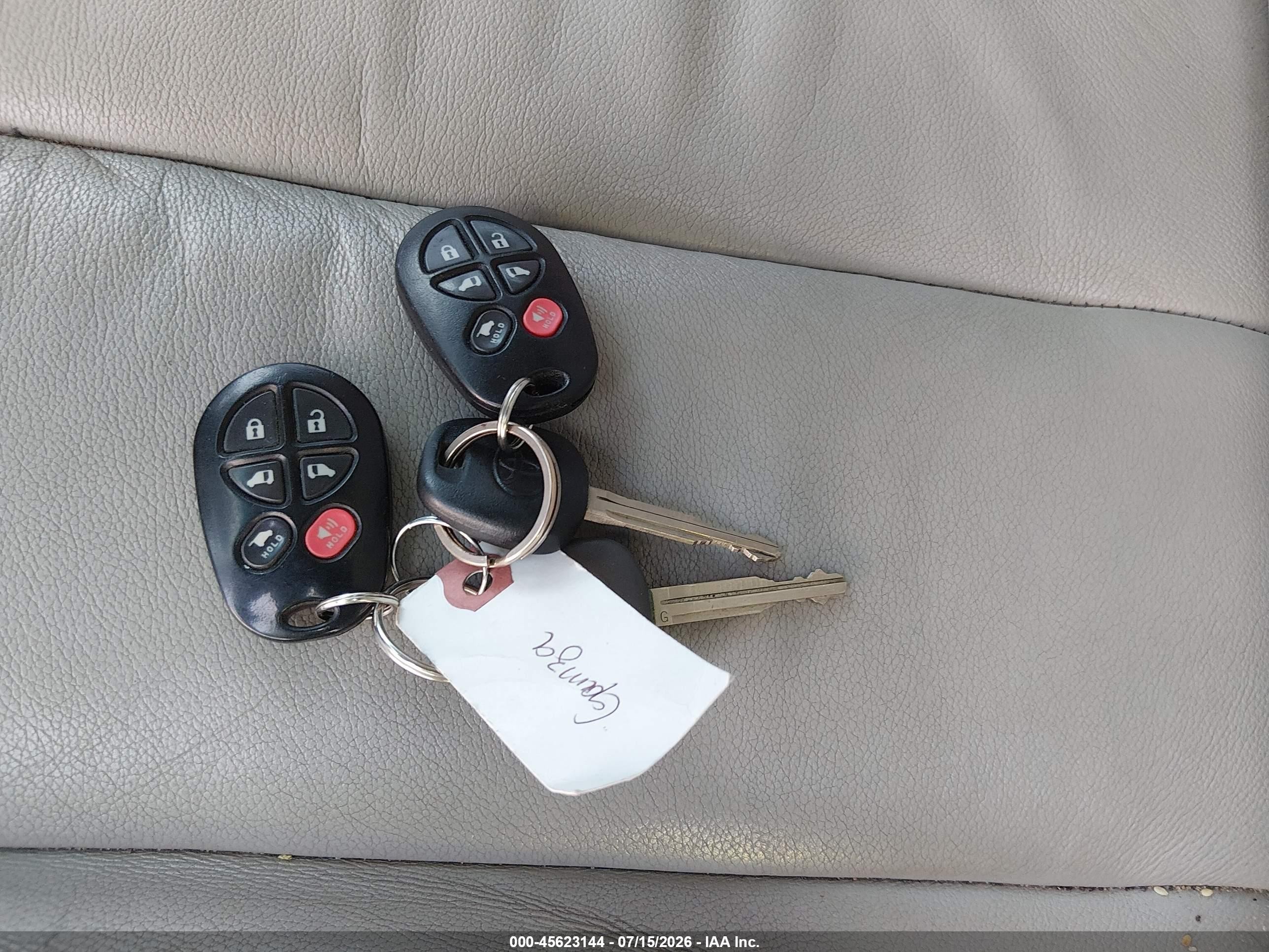 2012 Toyota Sienna Xle V6 8 Passenger White vin: 5TDYK3DCXCS245280