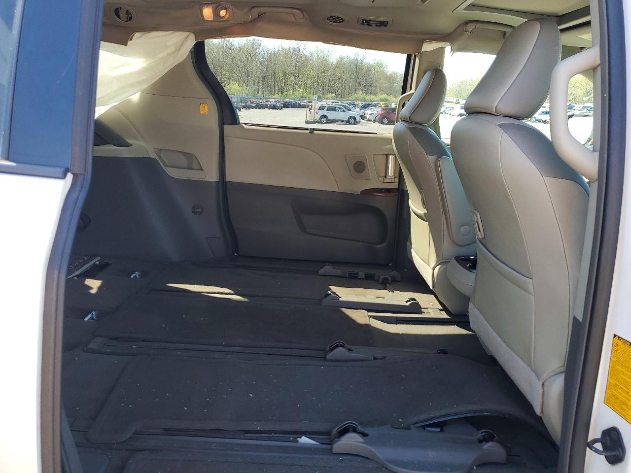2012 Toyota Sienna Limited 7-passenger White vin: 5TDYK3DCXCS256117