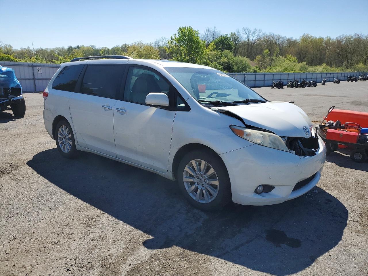 2012 Toyota Sienna Limited 7-passenger White vin: 5TDYK3DCXCS256117
