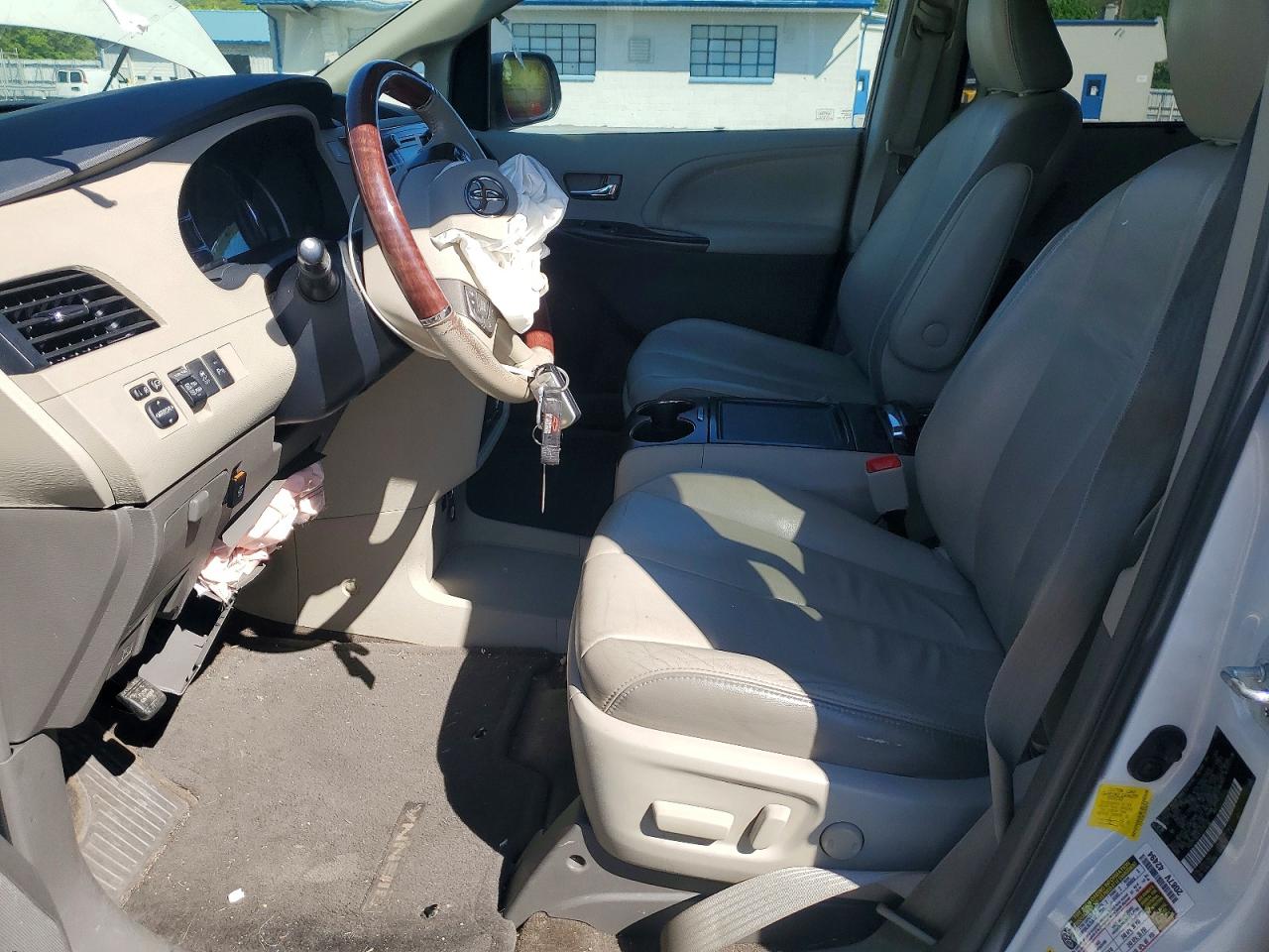 2012 Toyota Sienna Limited 7-passenger White vin: 5TDYK3DCXCS256117