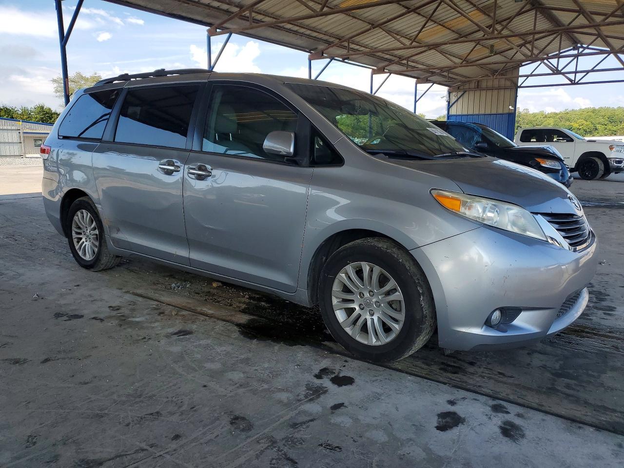 2012 Toyota Sienna Xle 8-passenger Silver vin: 5TDYK3DCXCS260801