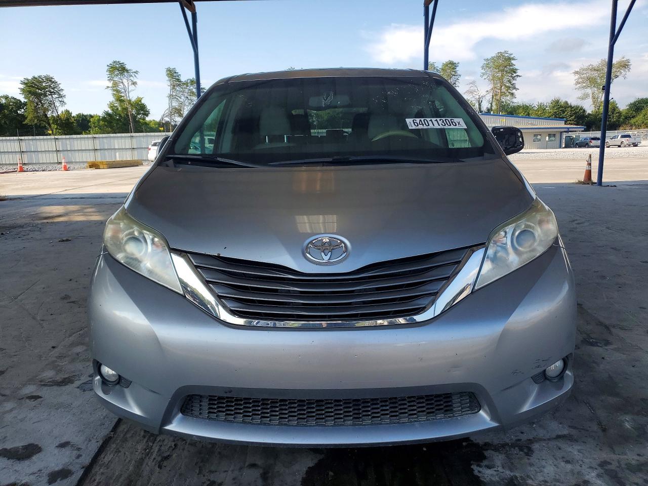 2012 Toyota Sienna Xle 8-passenger Silver vin: 5TDYK3DCXCS260801