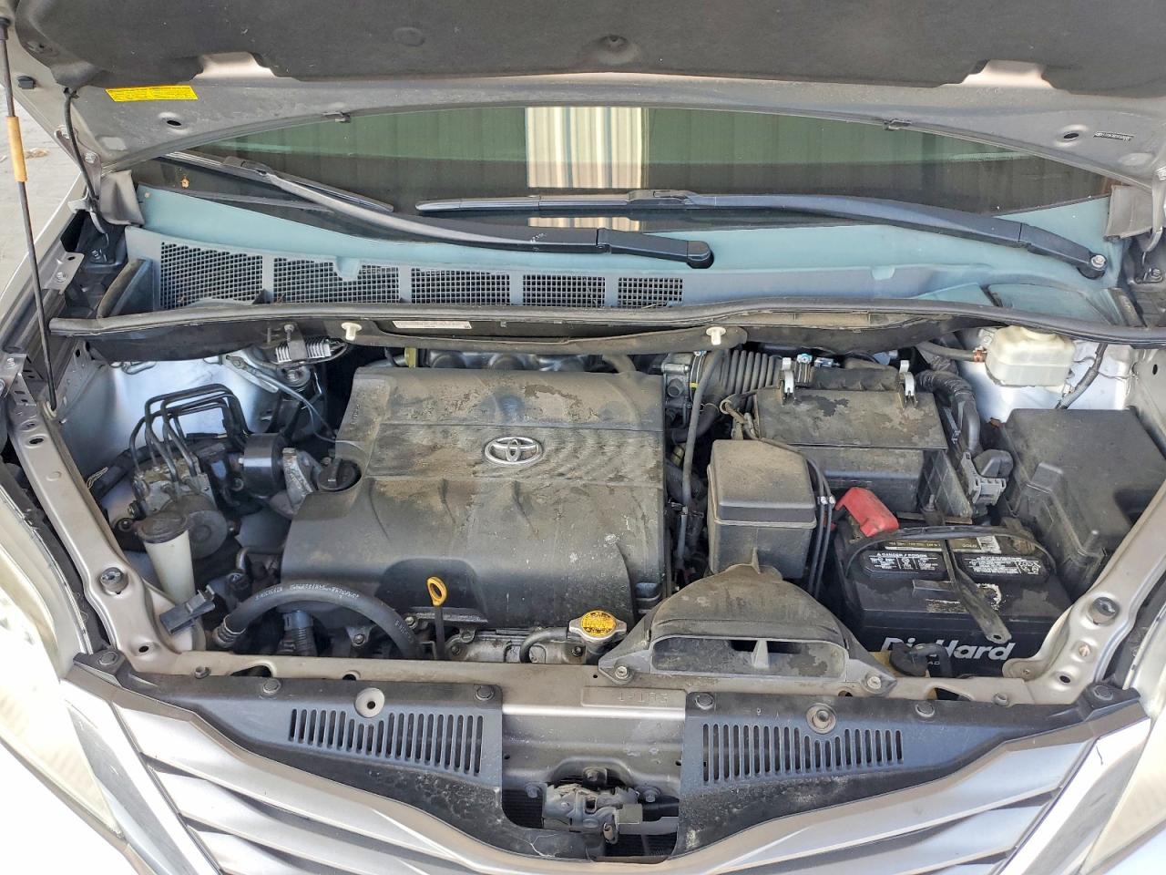 2012 Toyota Sienna Xle 8-passenger Silver vin: 5TDYK3DCXCS260801