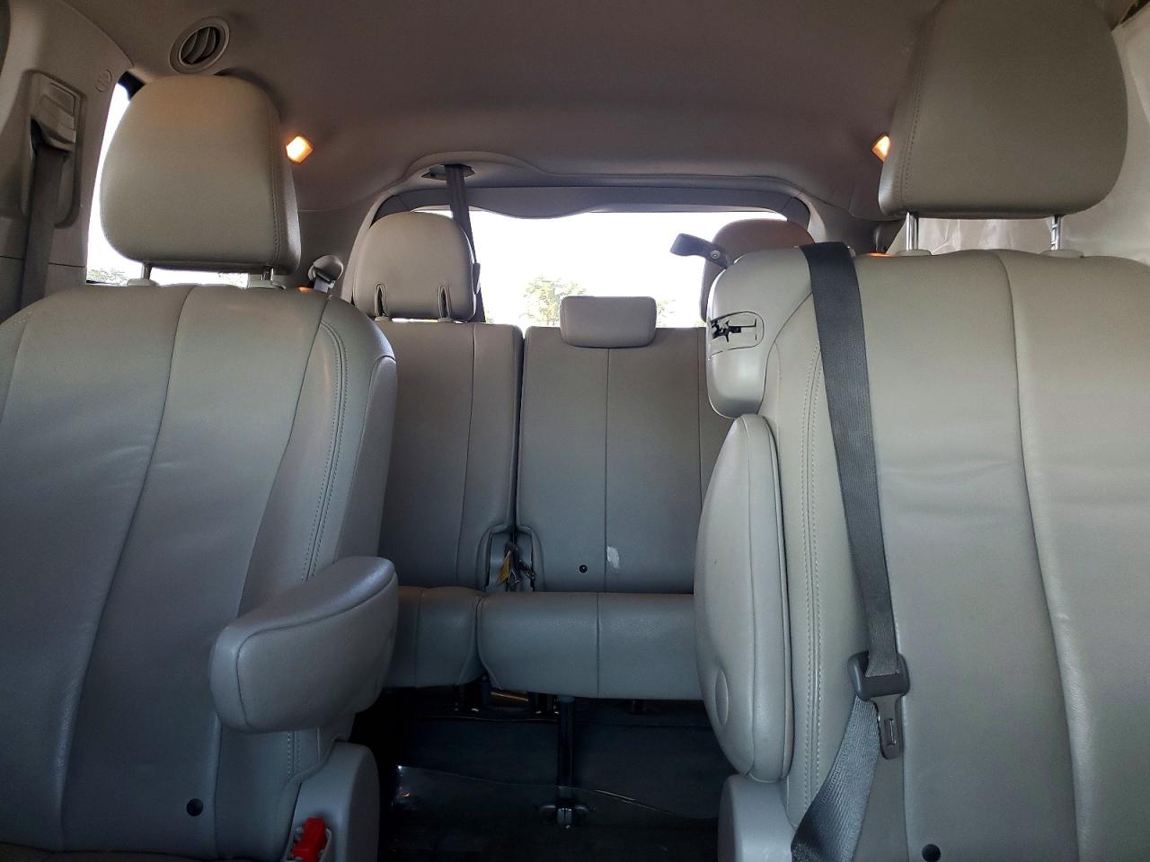 2012 Toyota Sienna Xle 8-passenger Silver vin: 5TDYK3DCXCS260801