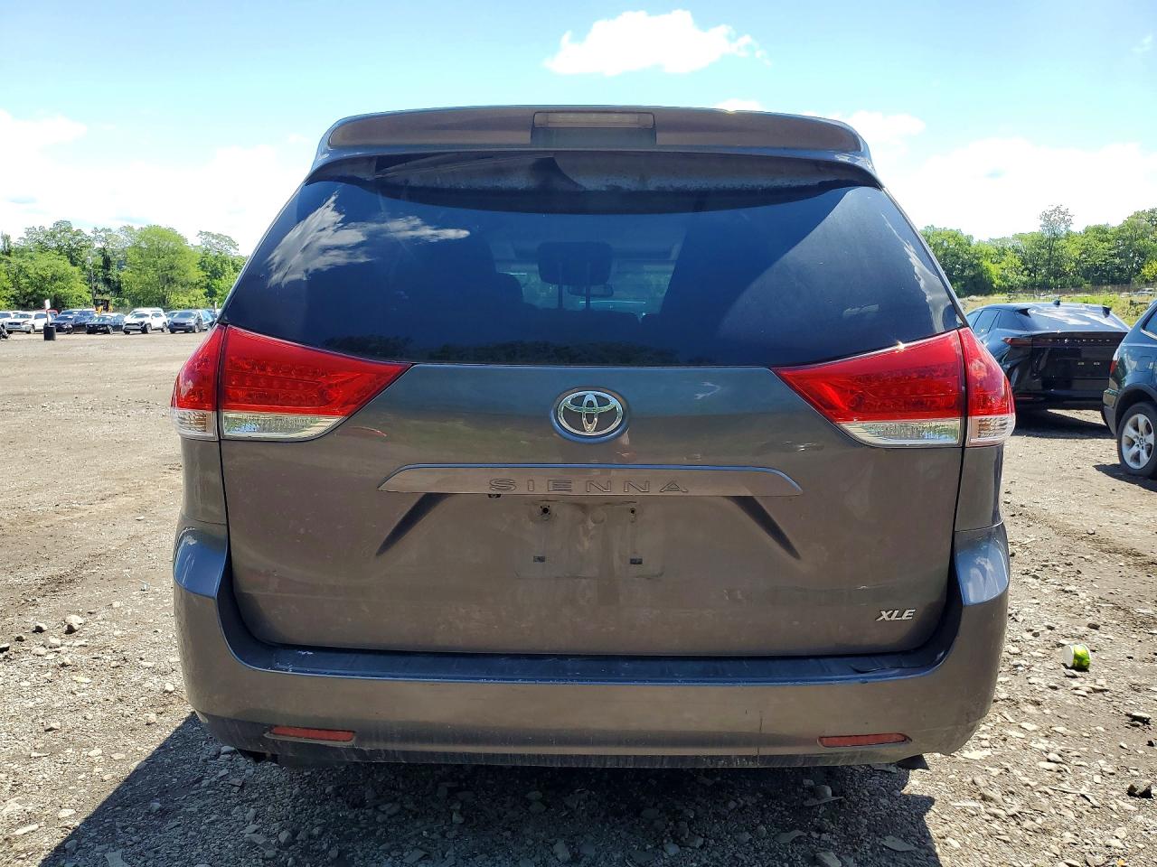 2012 Toyota Sienna Xle 8-passenger Gray vin: 5TDYK3DCXCS266579