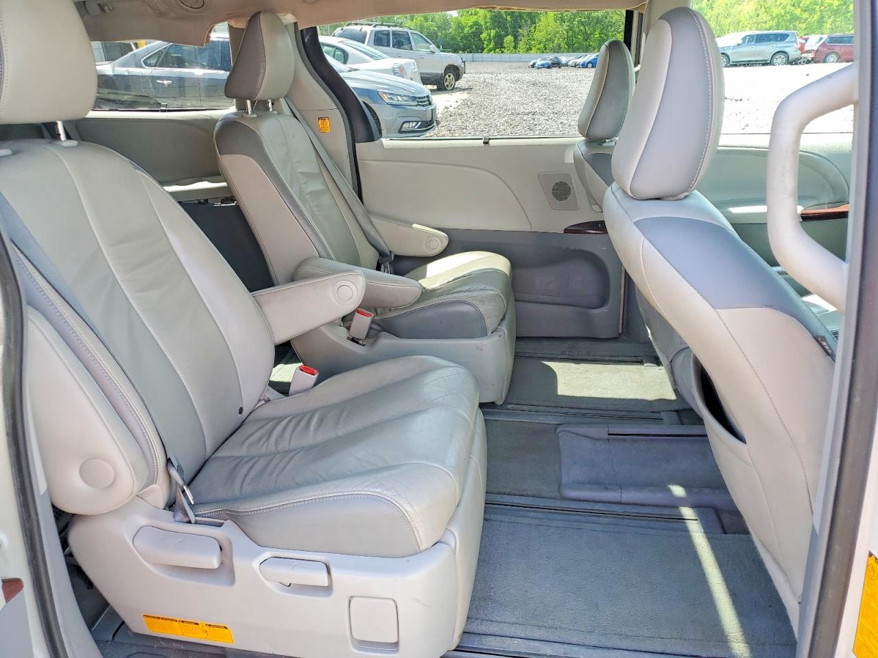 2013 Toyota Seinna White vin: 5TDYK3DCXDS283853