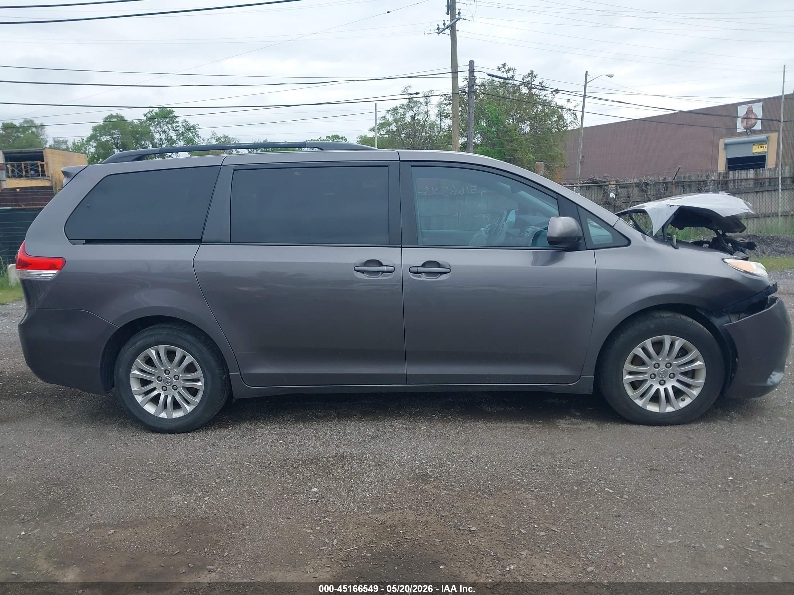 2013 Toyota Sienna Xle V6 8 Passenger Gray vin: 5TDYK3DCXDS288597
