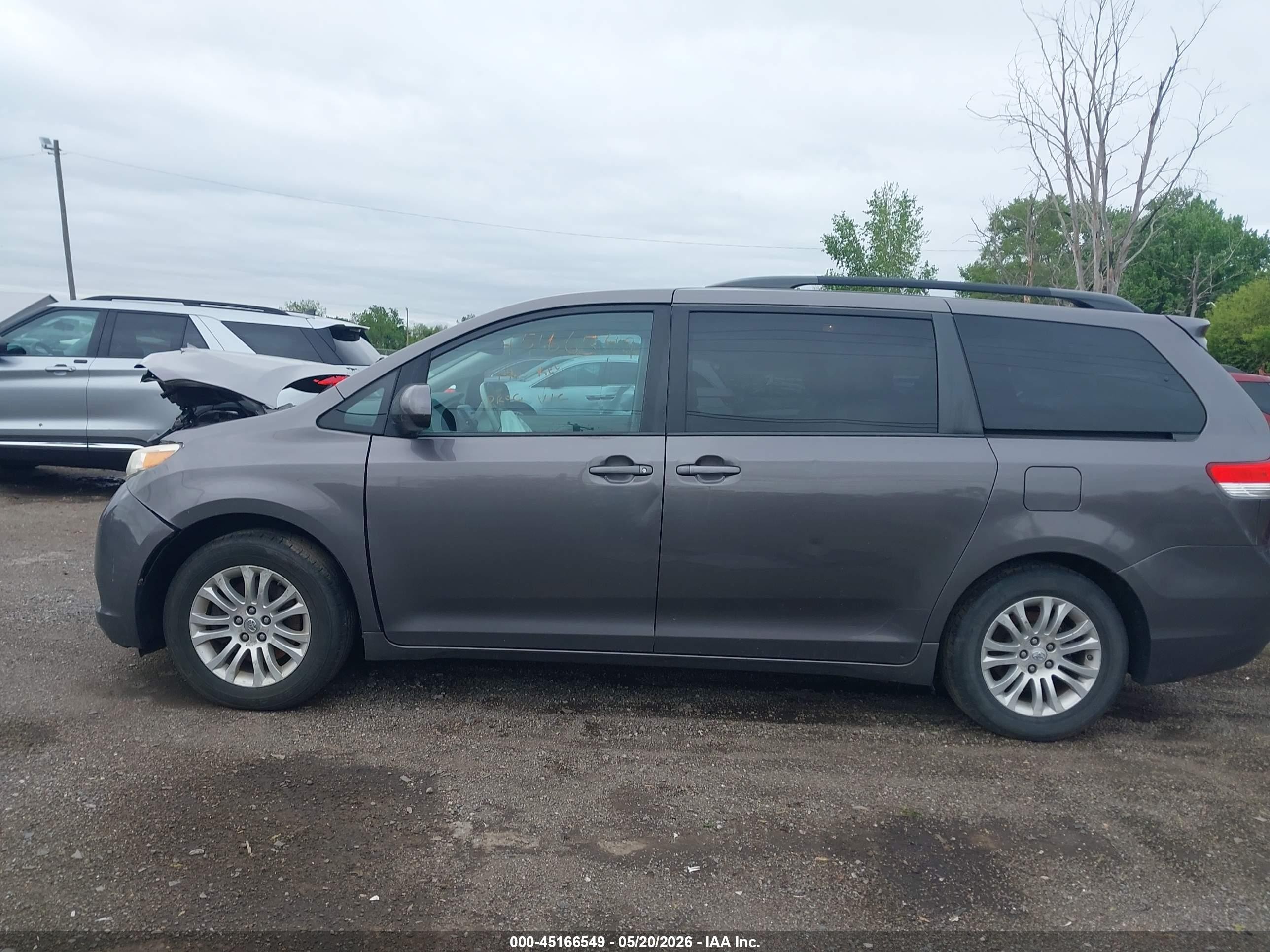 2013 Toyota Sienna Xle V6 8 Passenger Gray vin: 5TDYK3DCXDS288597
