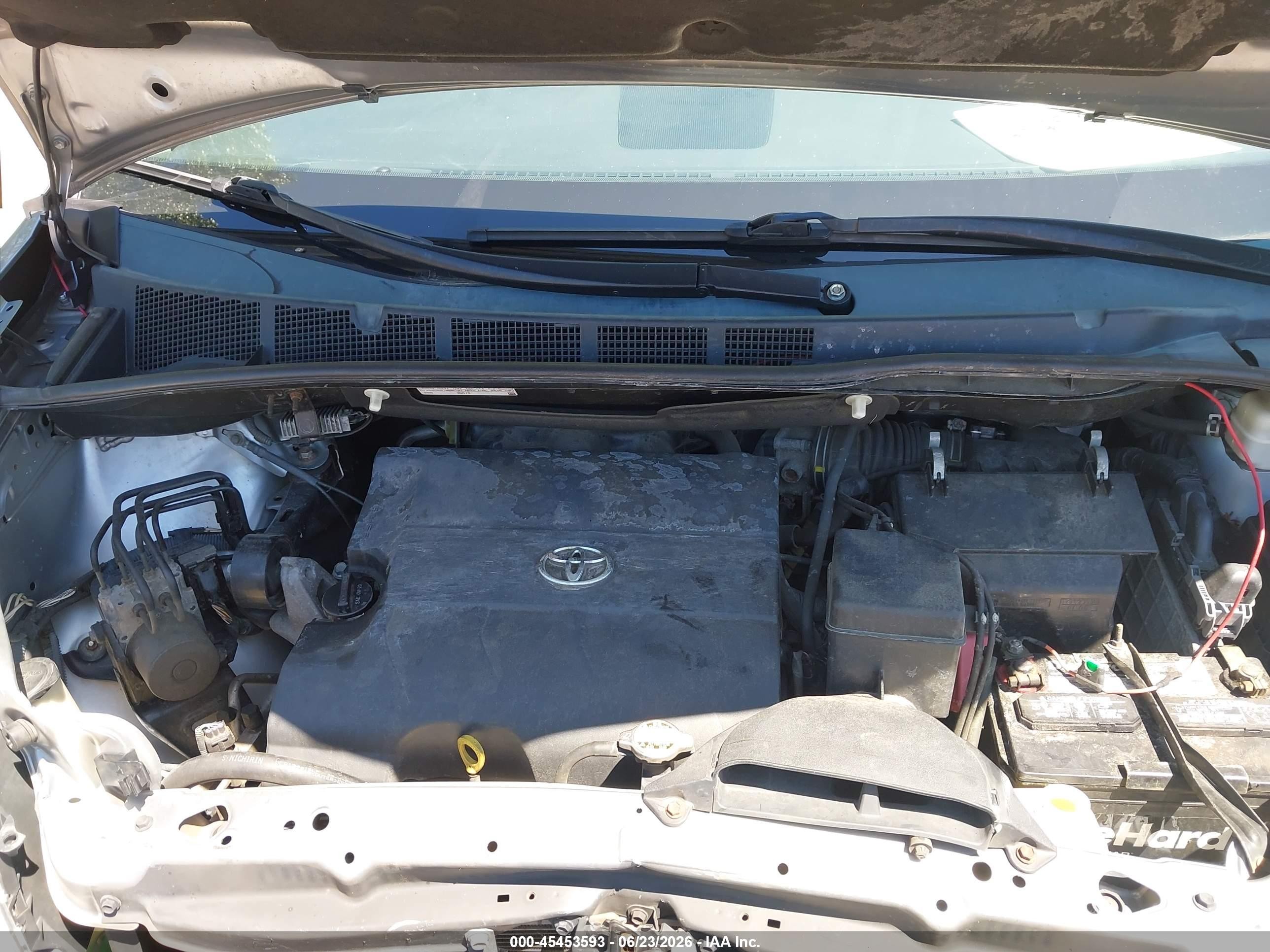 2013 Toyota Sienna Xle V6 8 Passenger Серебряный vin: 5TDYK3DCXDS335112