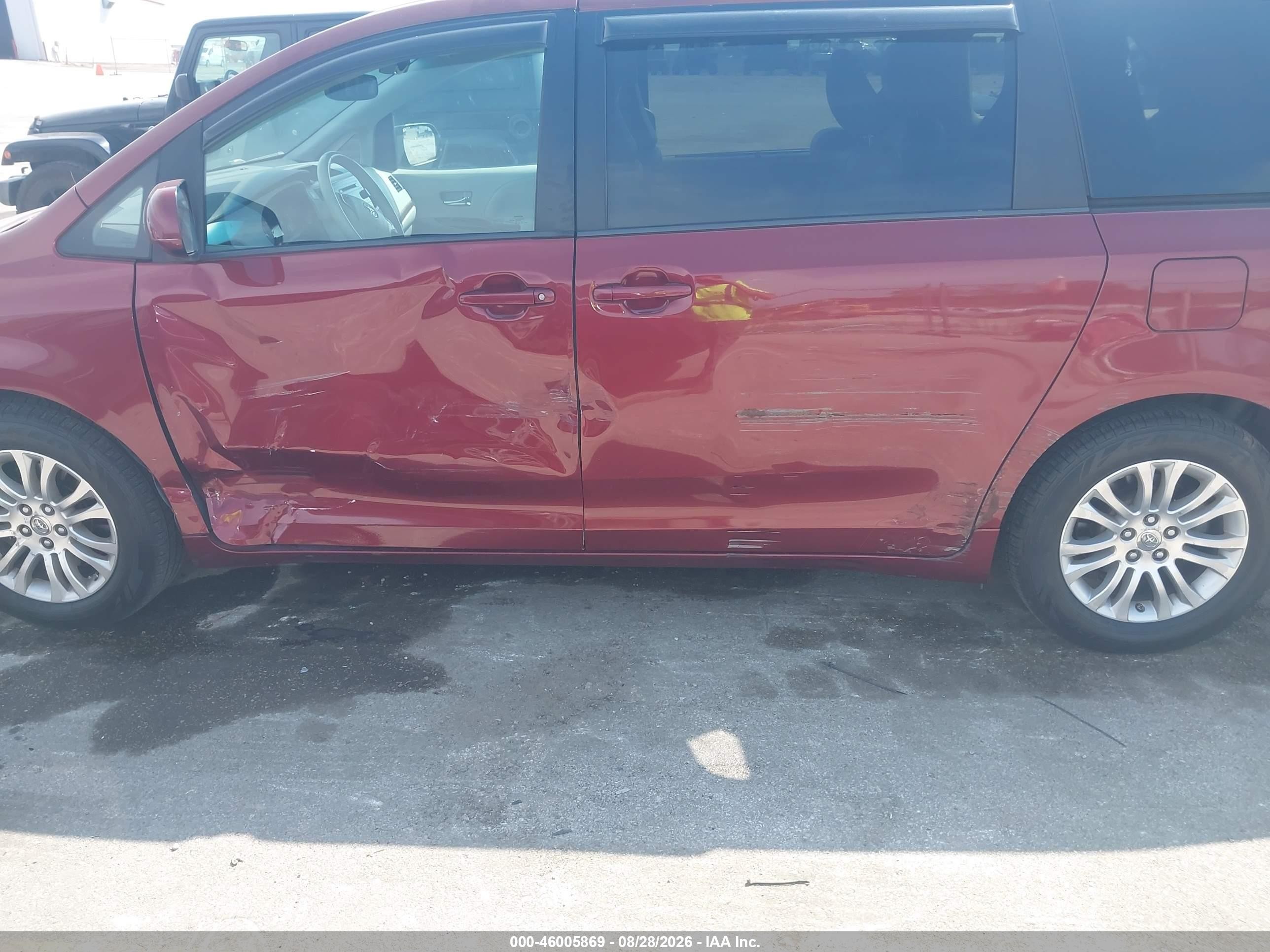 2013 Toyota Sienna Xle V6 8 Passenger Red vin: 5TDYK3DCXDS361757