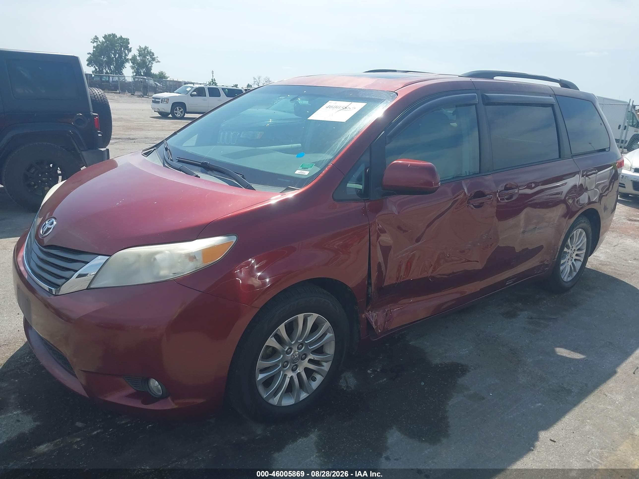 2013 Toyota Sienna Xle V6 8 Passenger Red vin: 5TDYK3DCXDS361757