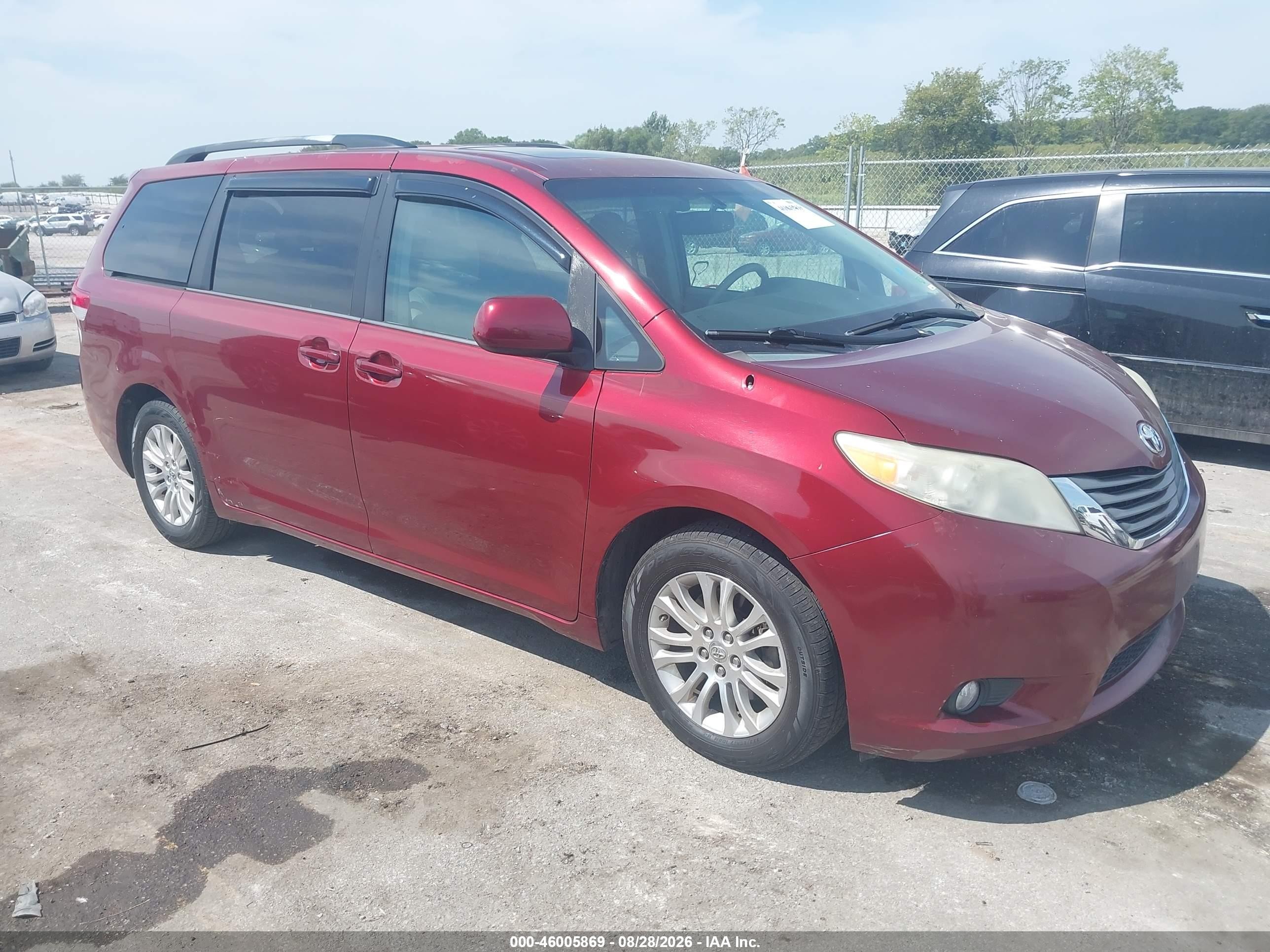 2013 Toyota Sienna Xle V6 8 Passenger Red vin: 5TDYK3DCXDS361757