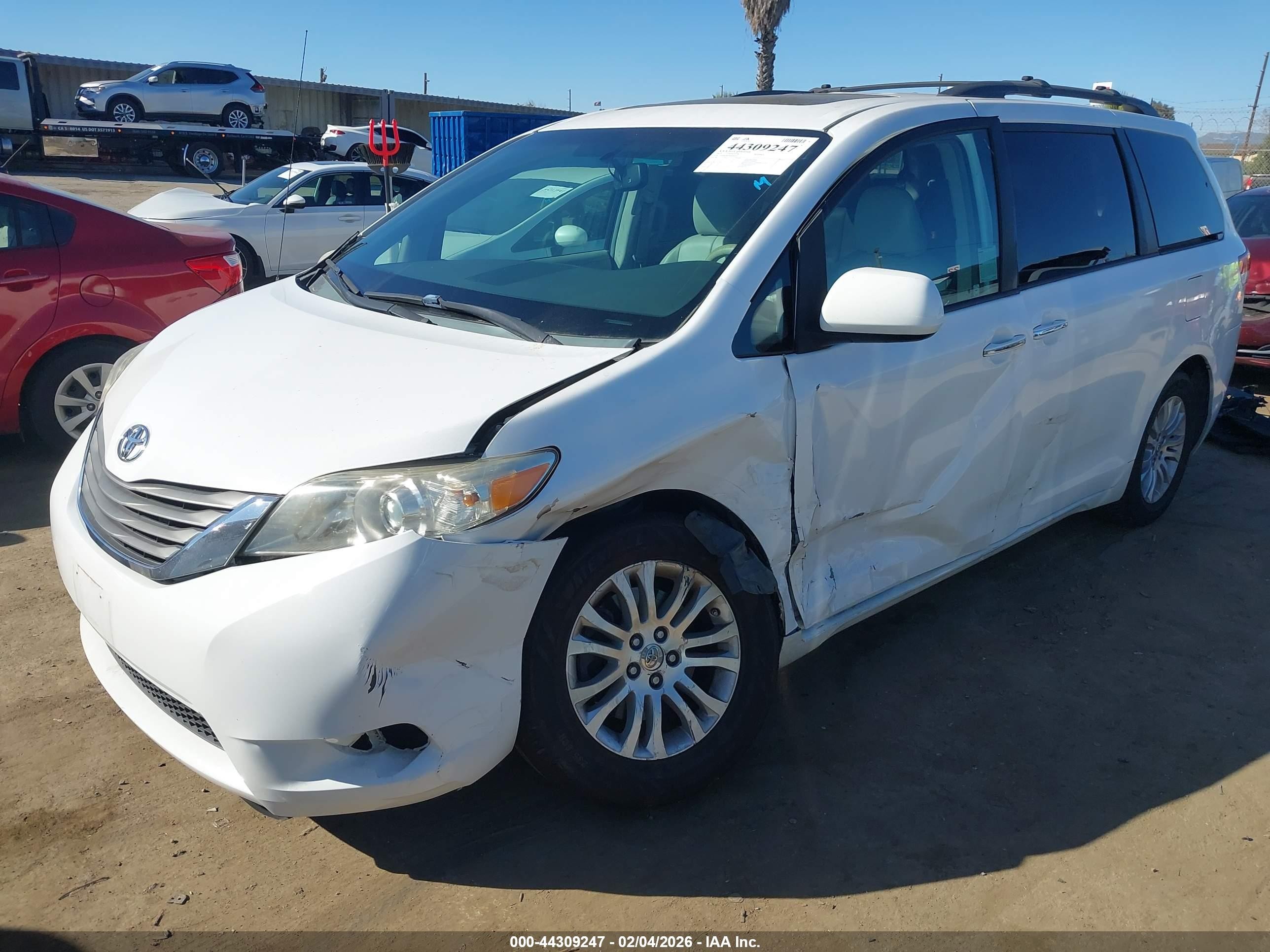 2013 Toyota Sienna Xle V6 8 Passenger White vin: 5TDYK3DCXDS364741