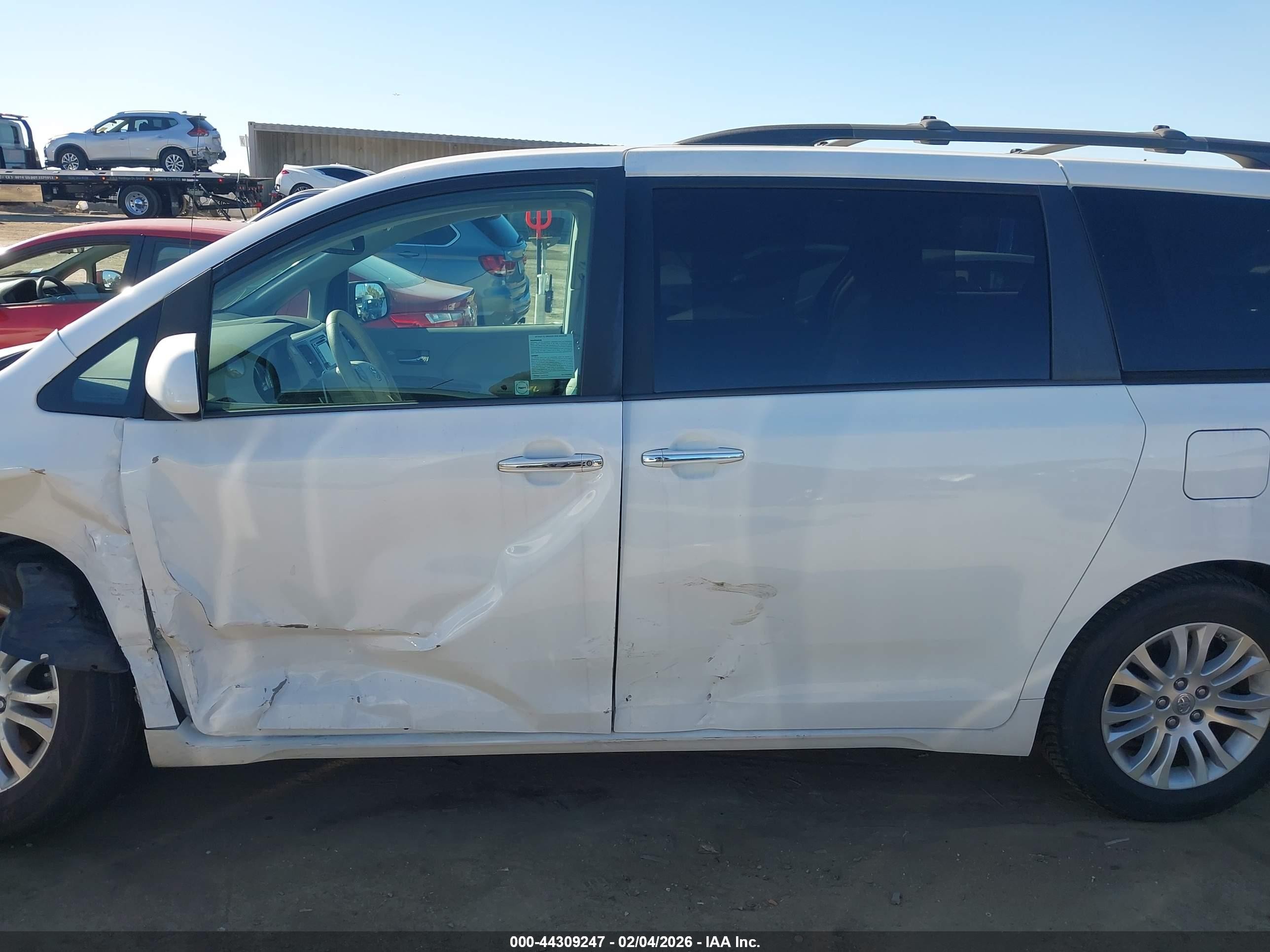 2013 Toyota Sienna Xle V6 8 Passenger White vin: 5TDYK3DCXDS364741