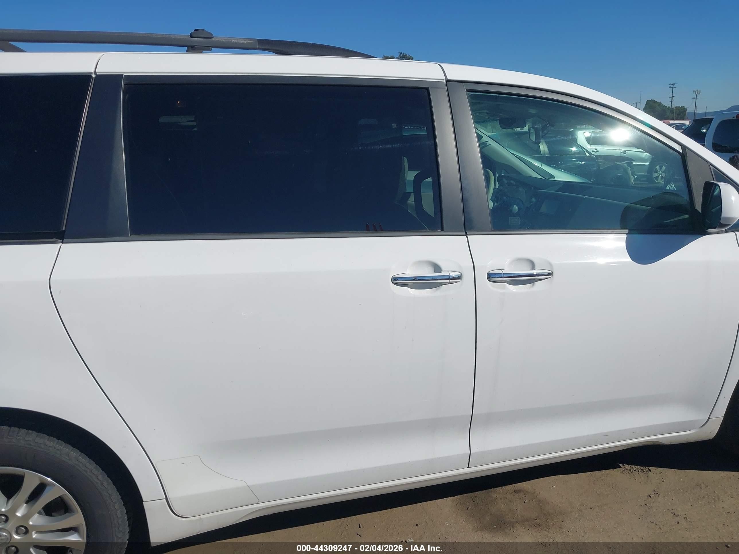 2013 Toyota Sienna Xle V6 8 Passenger White vin: 5TDYK3DCXDS364741