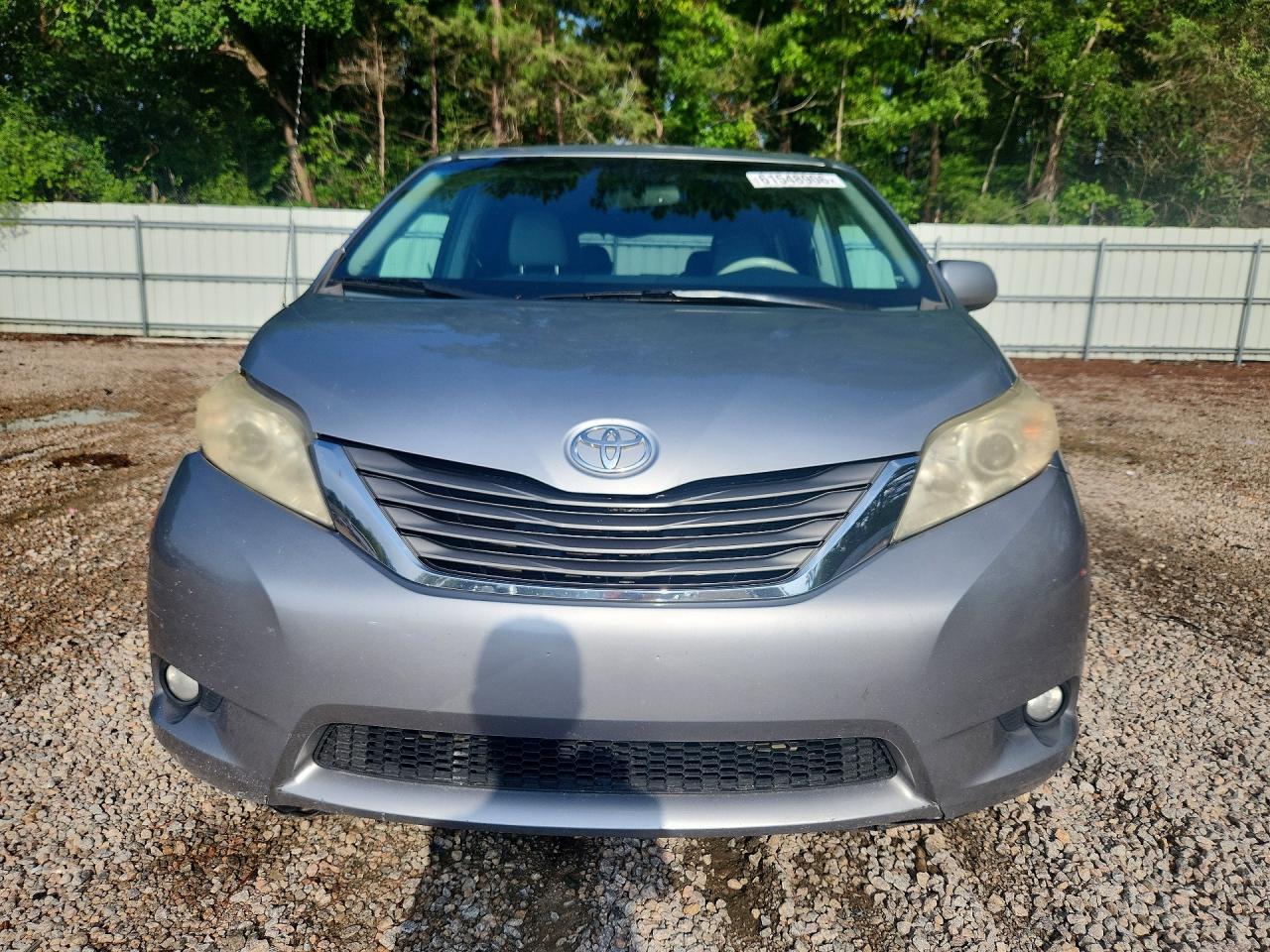 2013 Toyota Sienna Xle 8-passenger Silver vin: 5TDYK3DCXDS366375