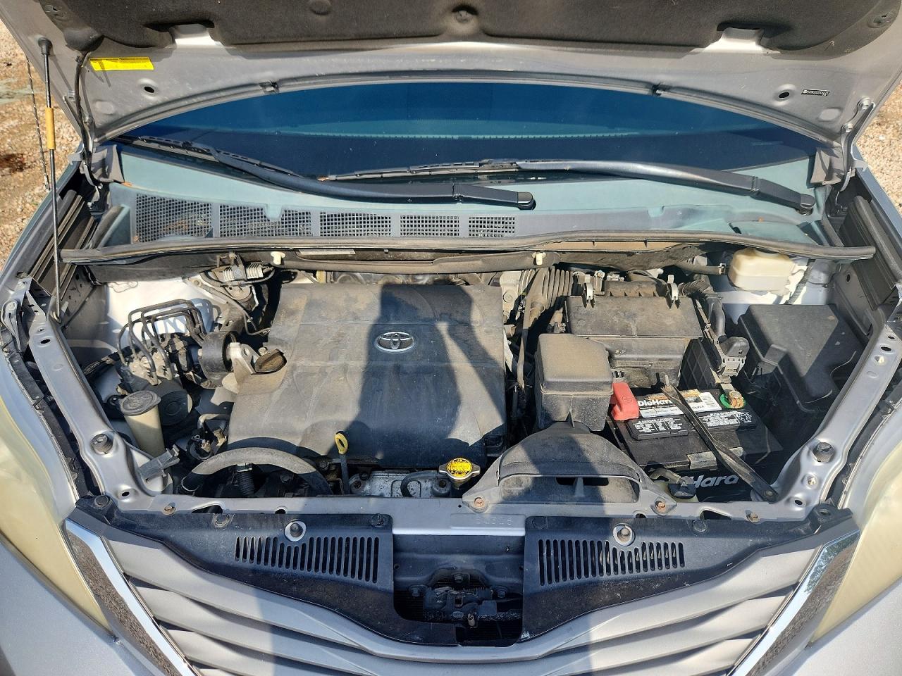 2013 Toyota Sienna Xle 8-passenger Silver vin: 5TDYK3DCXDS366375