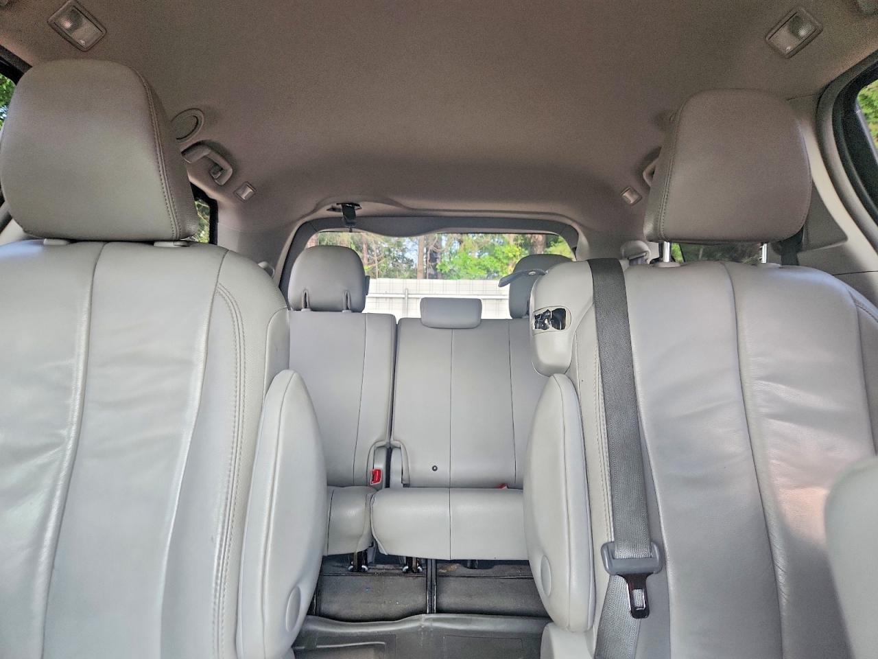 2013 Toyota Sienna Xle 8-passenger Silver vin: 5TDYK3DCXDS366375