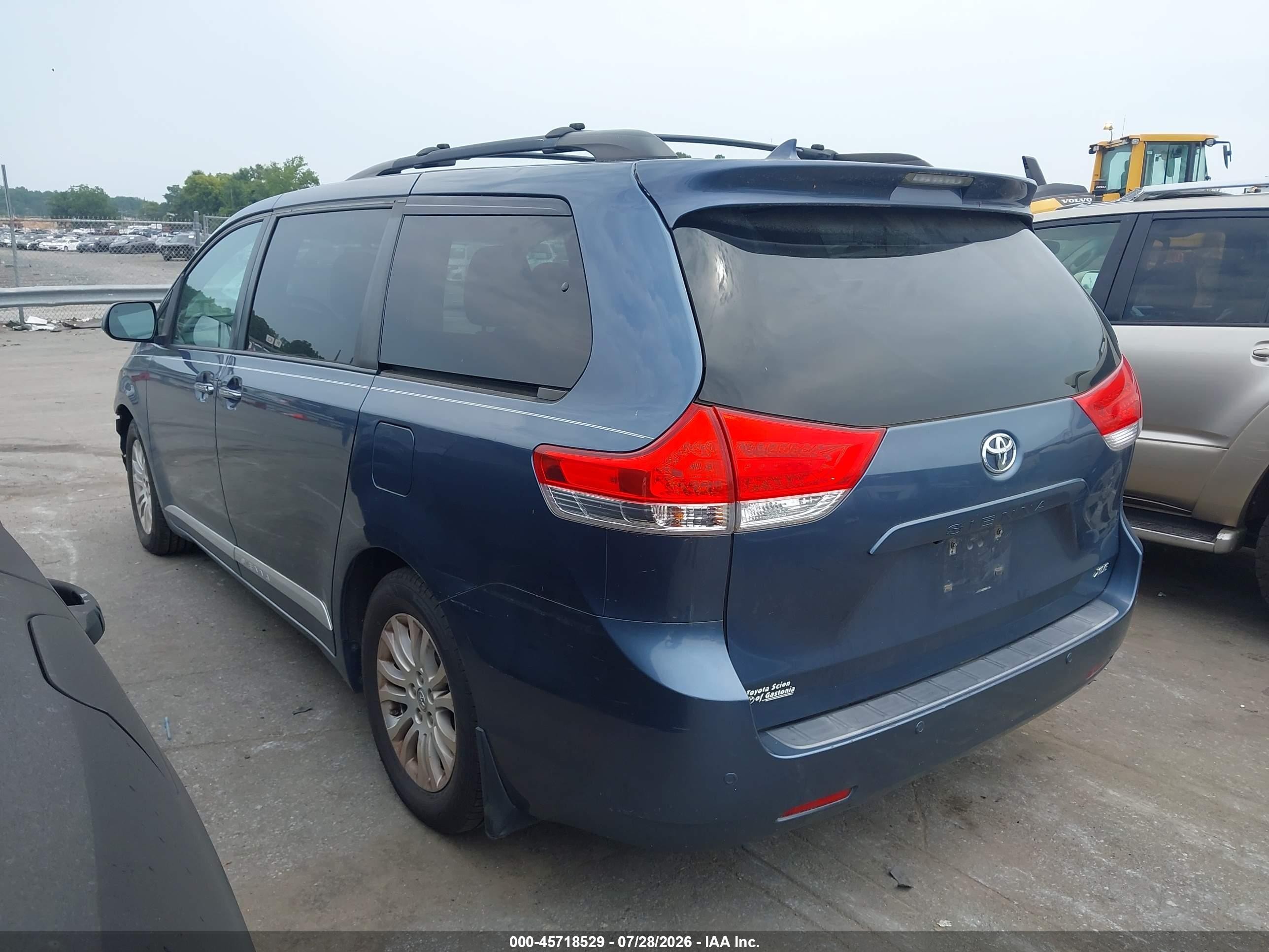 2013 Toyota Sienna Xle V6 8 Passenger Blue vin: 5TDYK3DCXDS368563