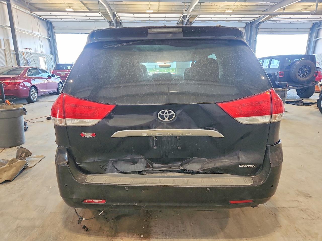 2013 Toyota Sienna Limited 7-passenger Black vin: 5TDYK3DCXDS394497