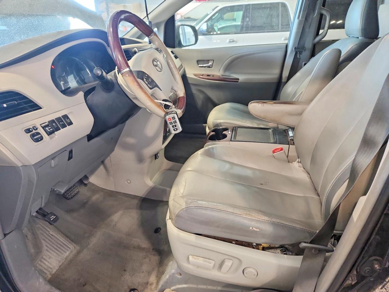 2013 Toyota Sienna Limited 7-passenger Black vin: 5TDYK3DCXDS394497