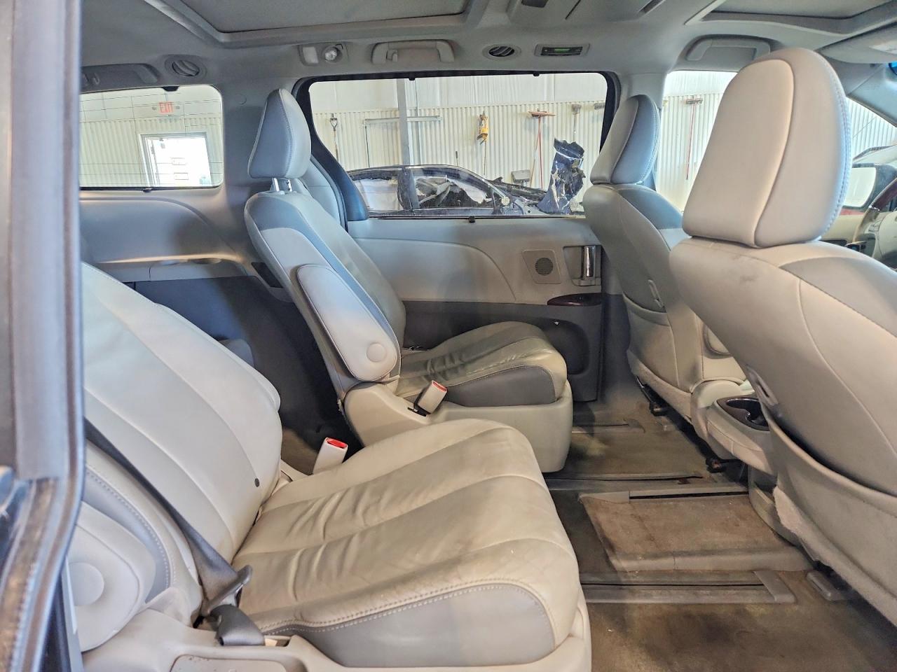 2013 Toyota Sienna Limited 7-passenger Black vin: 5TDYK3DCXDS394497