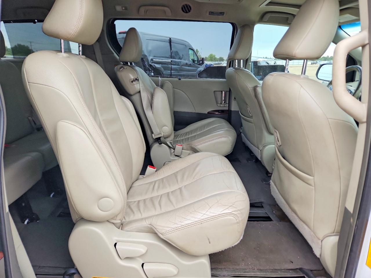 2013 Toyota Sienna Xle 8-passenger White vin: 5TDYK3DCXDS398937