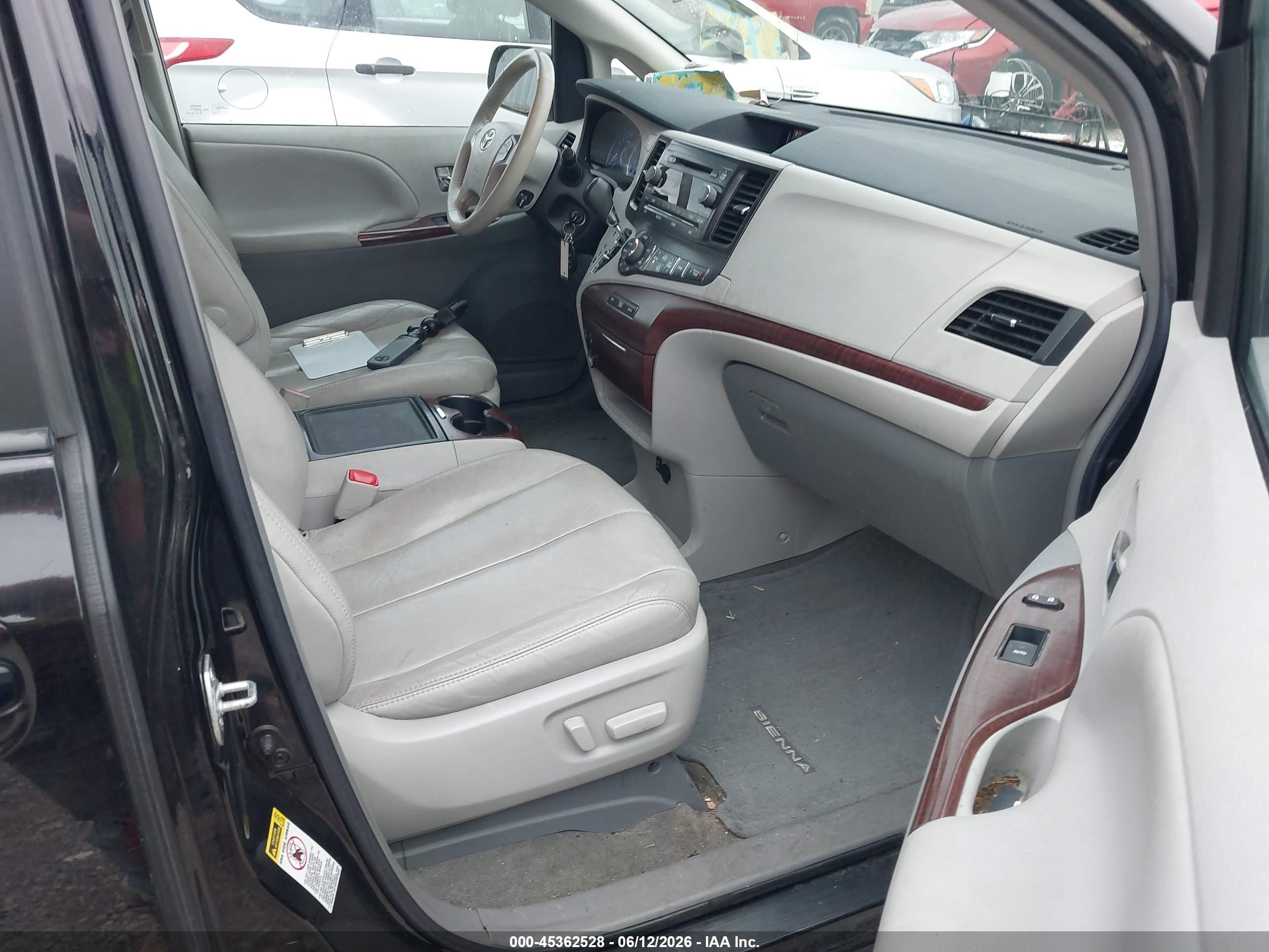 2014 Toyota Sienna Xle V6 8 Passenger Black vin: 5TDYK3DCXES420100