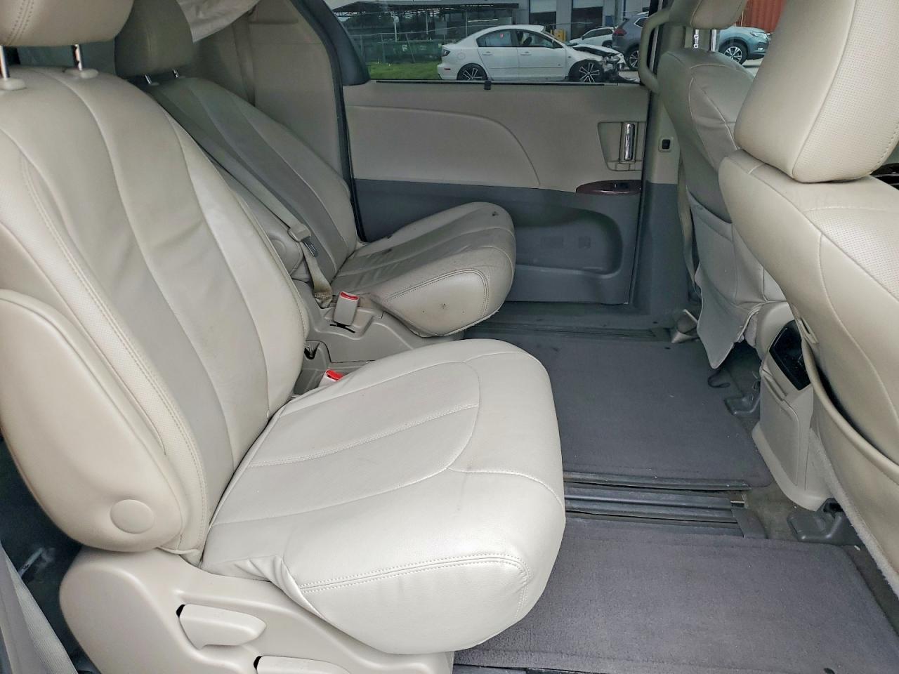 2014 Toyota Sienna Xle 8-passenger White vin: 5TDYK3DCXES438287