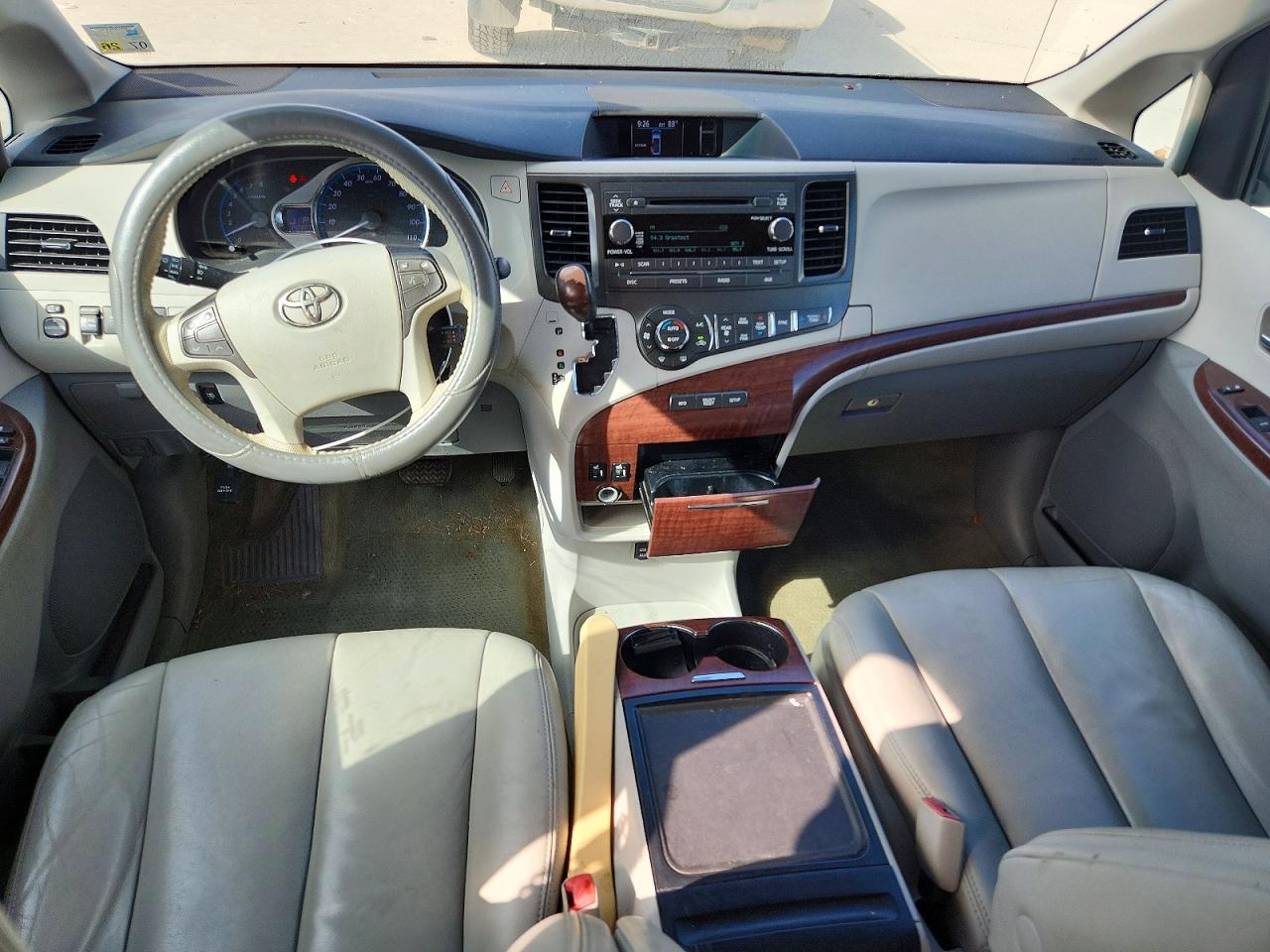 2014 Toyota Sienna Xle 8-passenger Silver vin: 5TDYK3DCXES457308