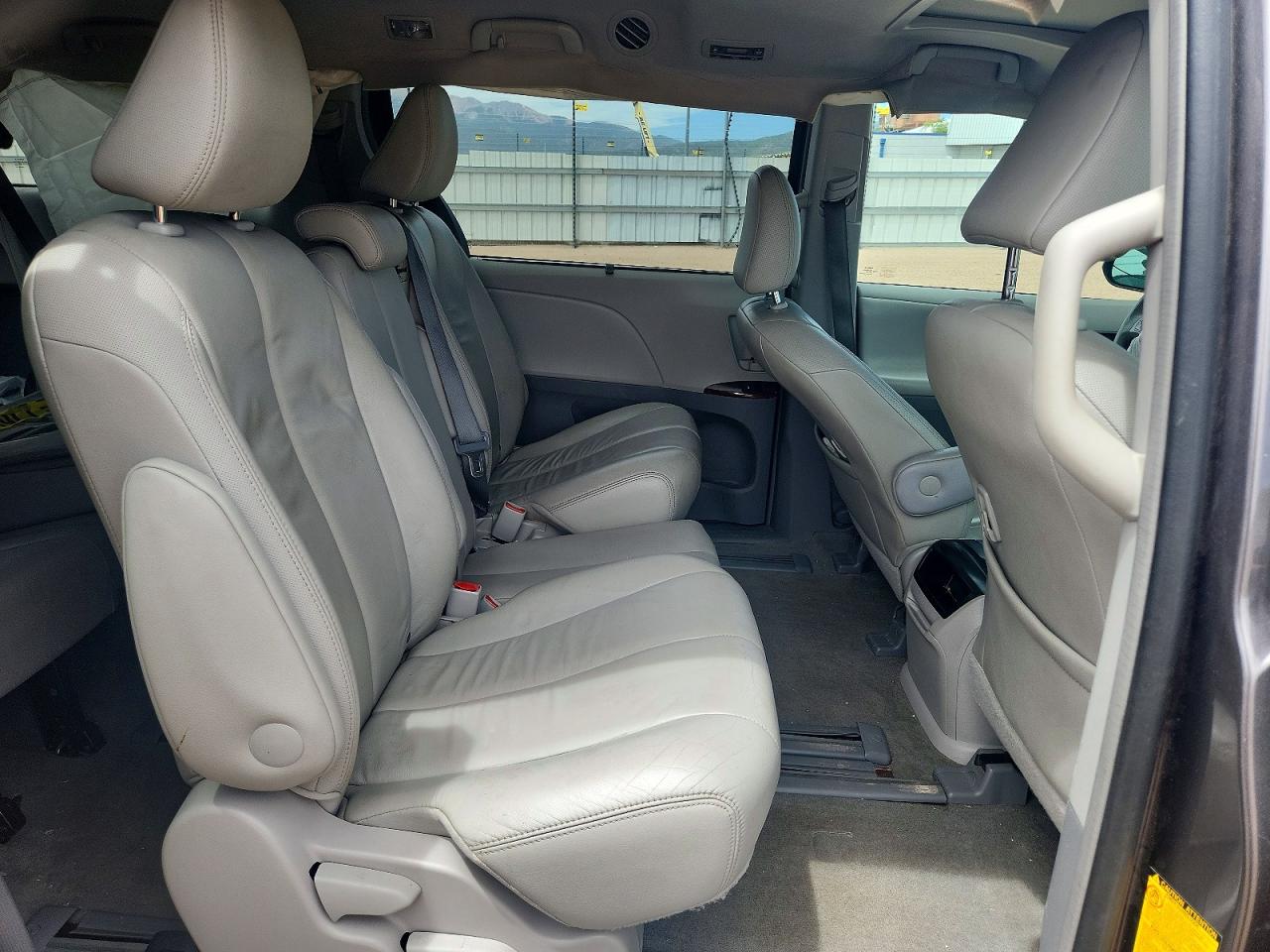 2014 Toyota Sienna Xle 8-passenger Серый vin: 5TDYK3DCXES497730