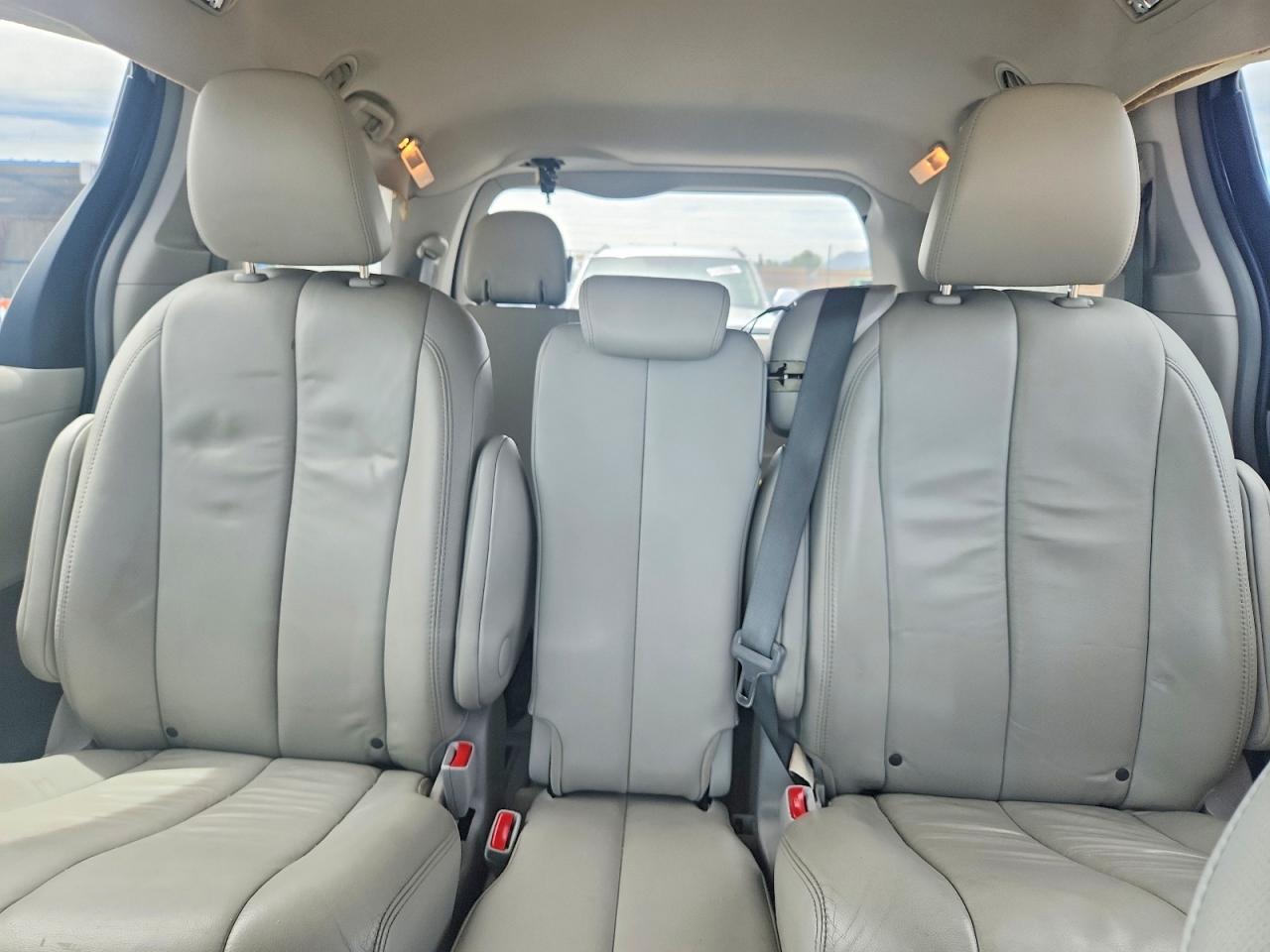 2014 Toyota Sienna Xle 8-passenger Серый vin: 5TDYK3DCXES497730