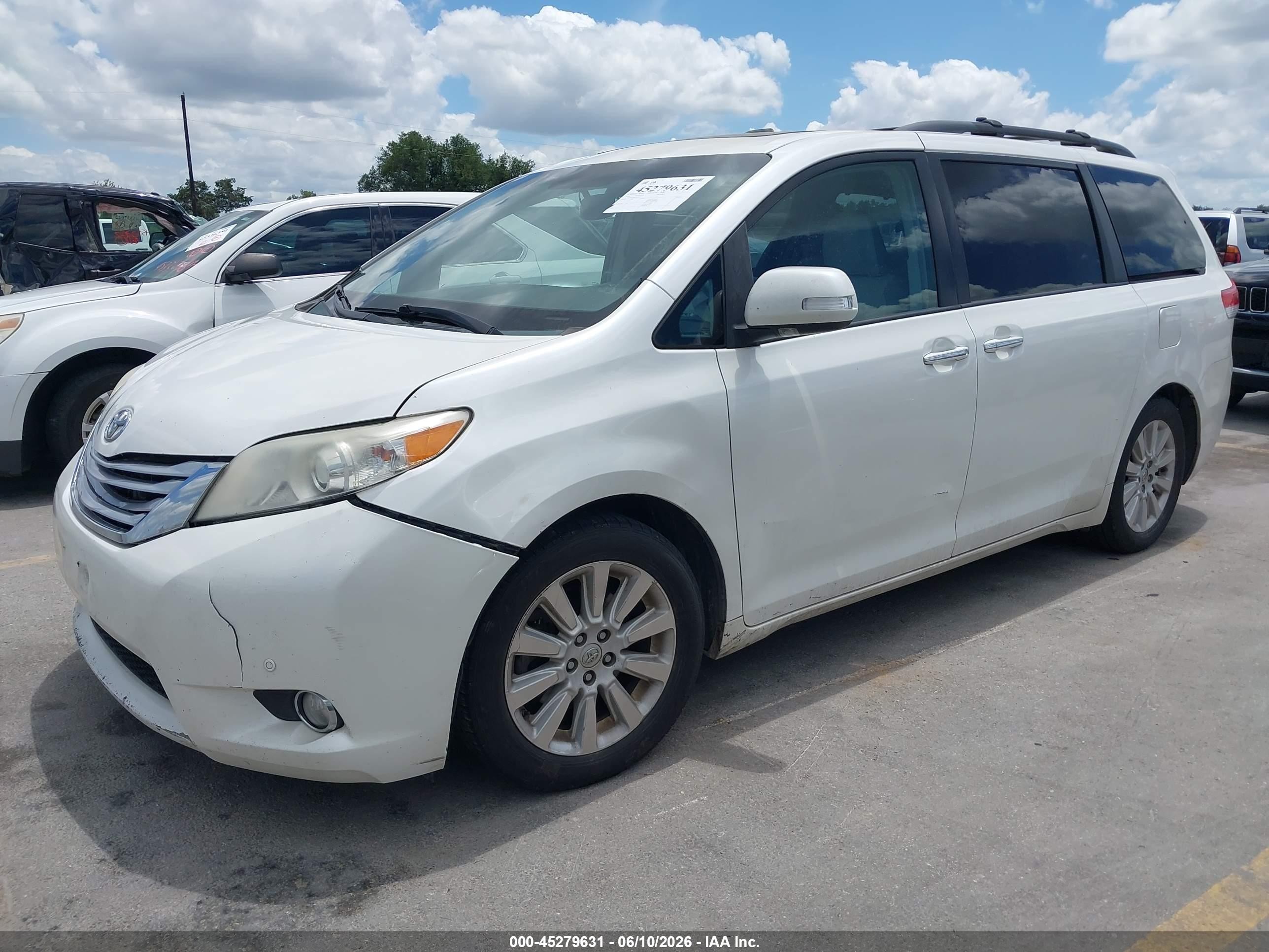 2014 Toyota Sienna Limited V6 7 Passenger White vin: 5TDYK3DCXES505177