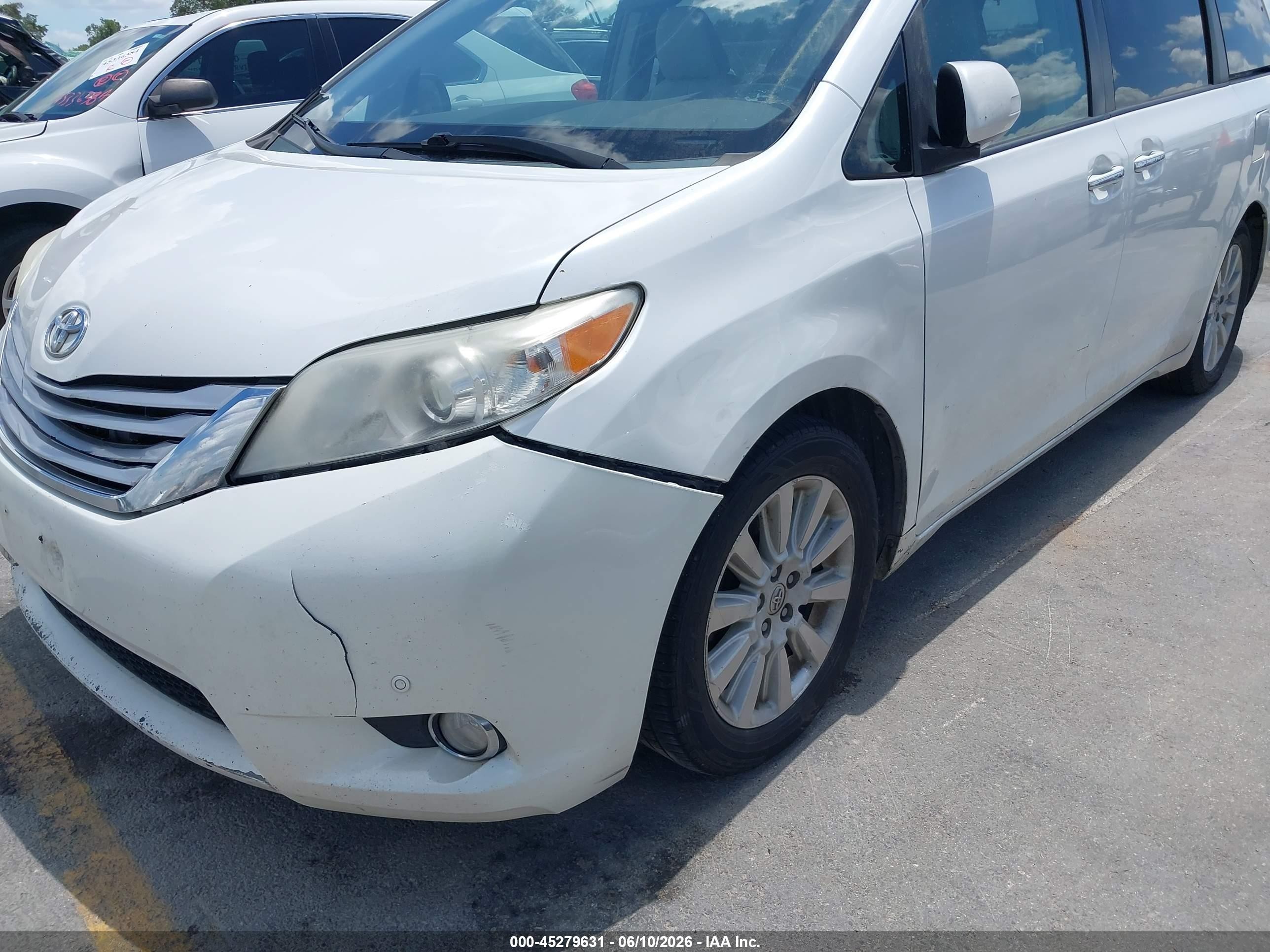 2014 Toyota Sienna Limited V6 7 Passenger White vin: 5TDYK3DCXES505177