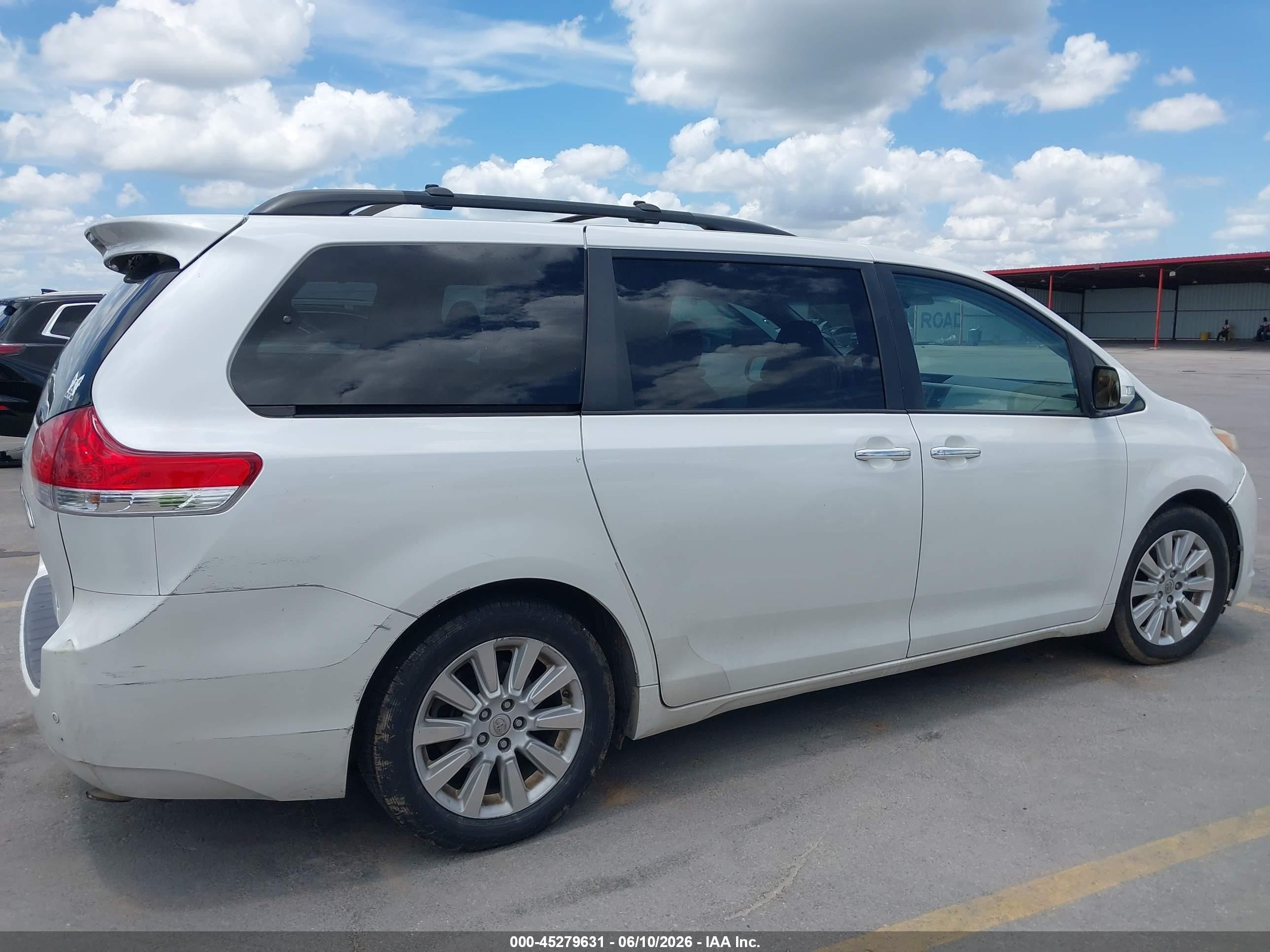 2014 Toyota Sienna Limited V6 7 Passenger White vin: 5TDYK3DCXES505177