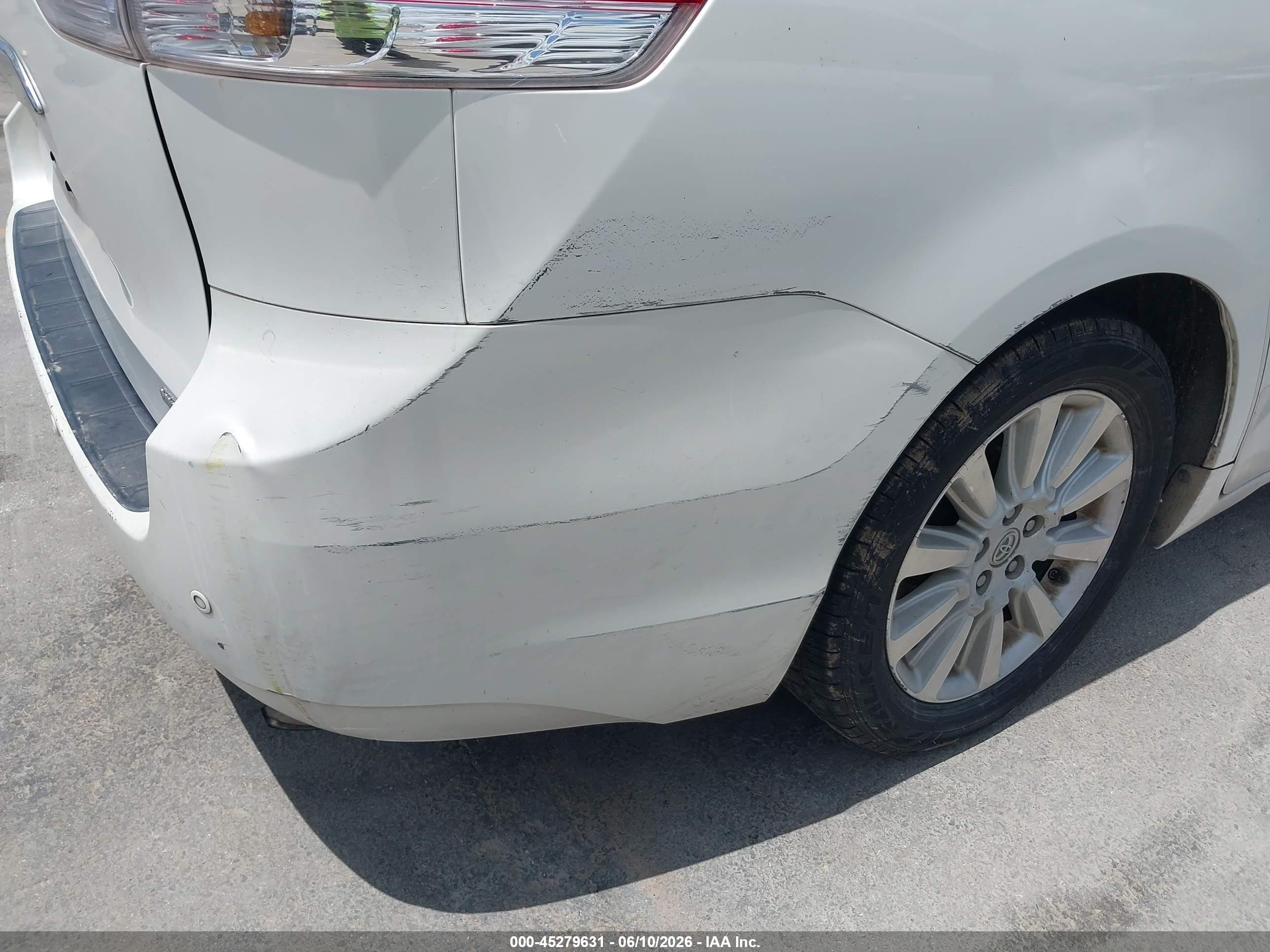 2014 Toyota Sienna Limited V6 7 Passenger White vin: 5TDYK3DCXES505177