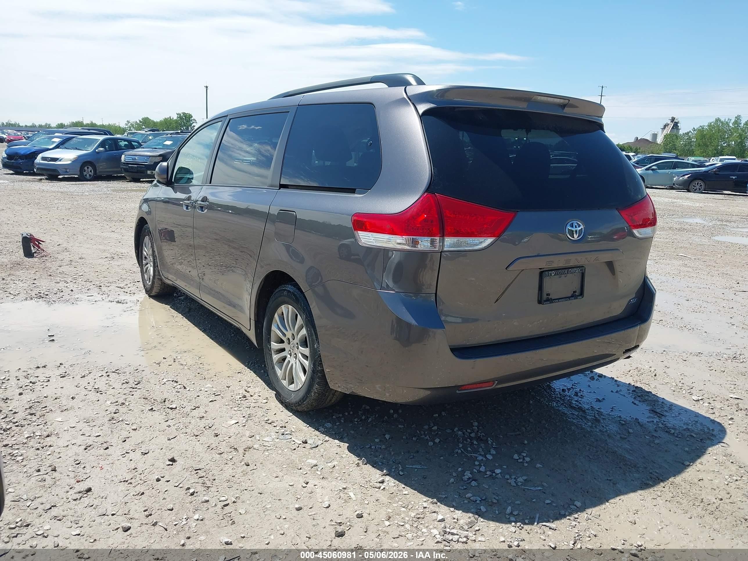 2014 Toyota Sienna Xle V6 8 Passenger Серый vin: 5TDYK3DCXES507849