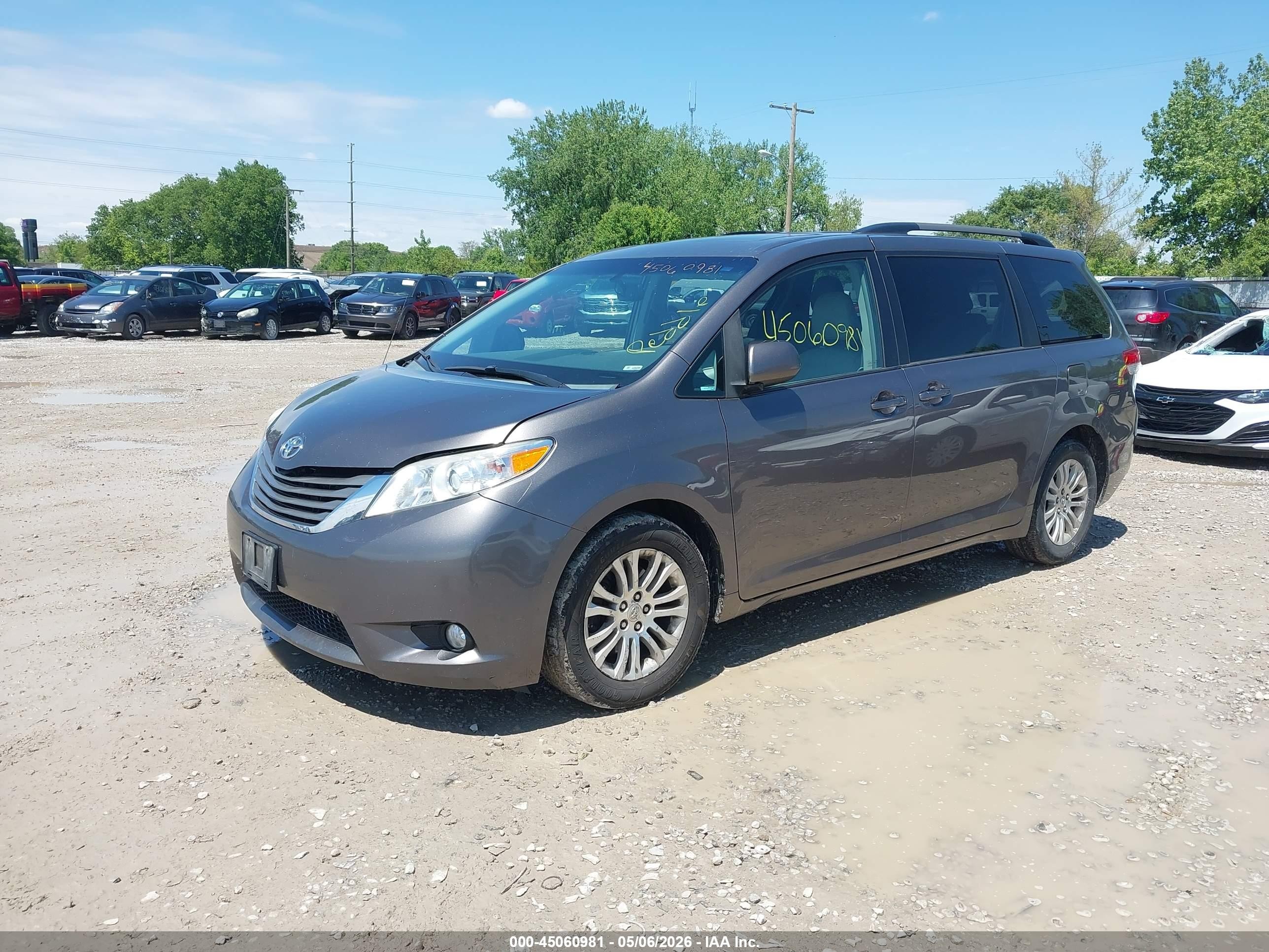 2014 Toyota Sienna Xle V6 8 Passenger Серый vin: 5TDYK3DCXES507849