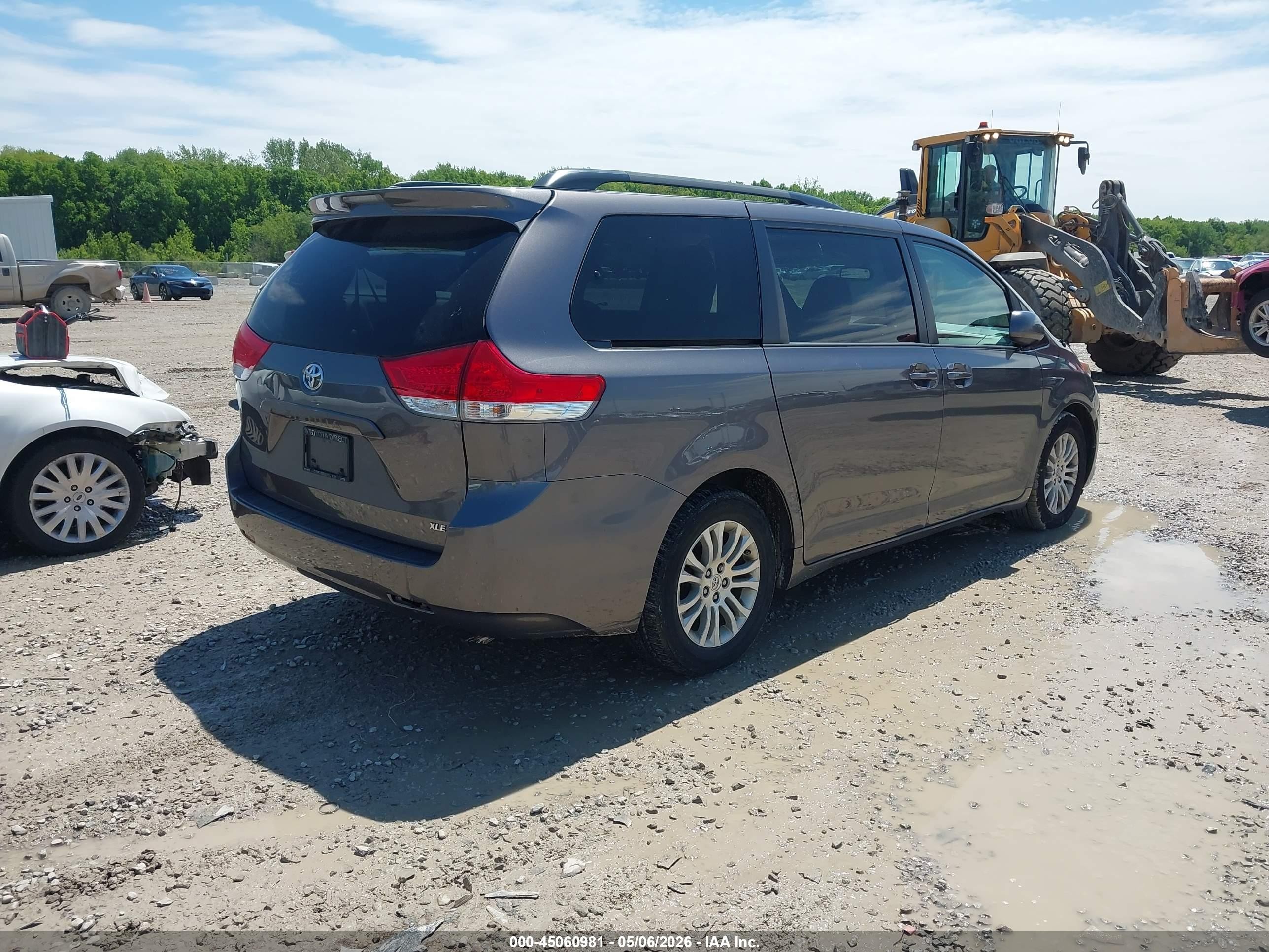 2014 Toyota Sienna Xle V6 8 Passenger Серый vin: 5TDYK3DCXES507849