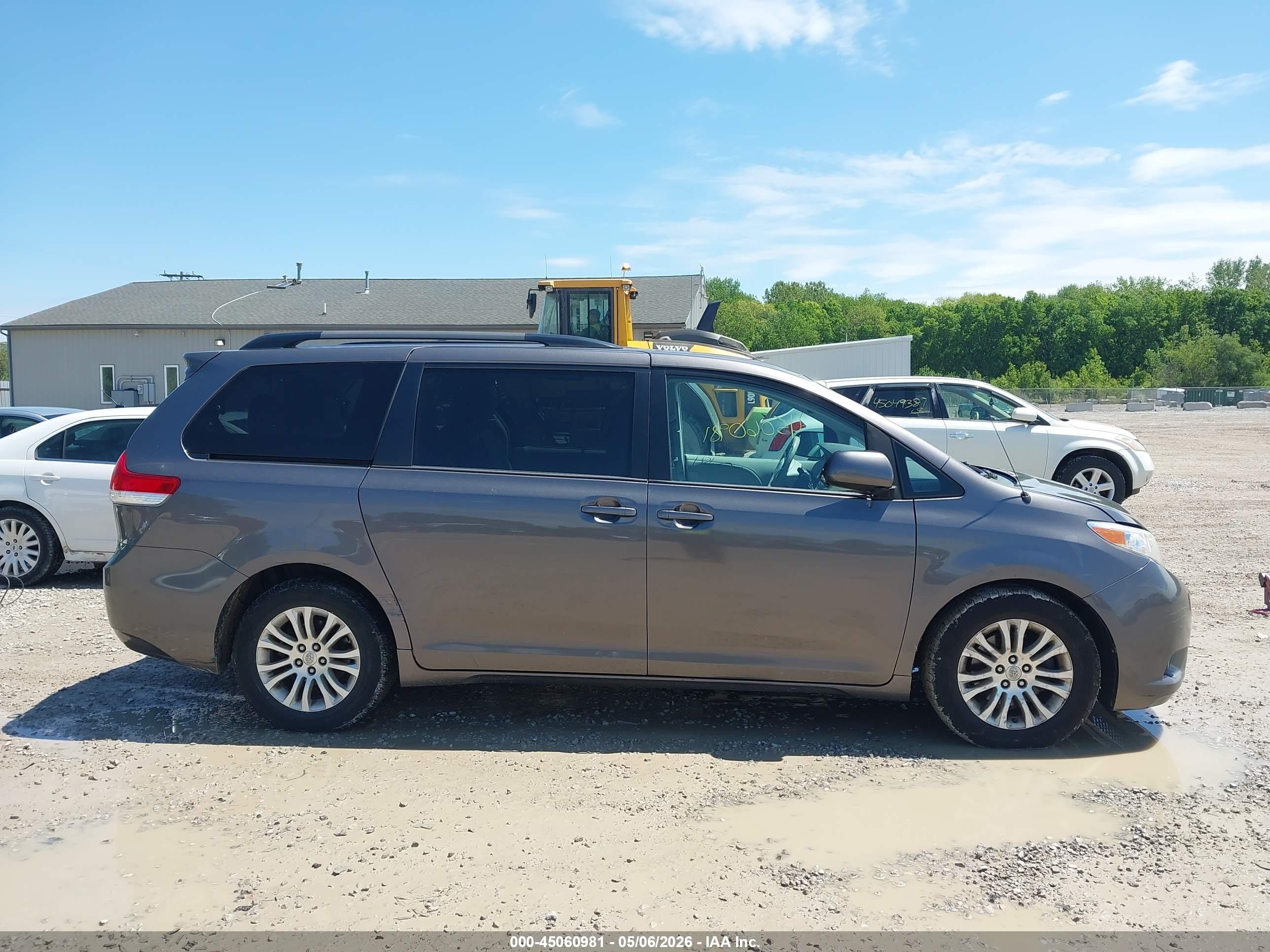 2014 Toyota Sienna Xle V6 8 Passenger Серый vin: 5TDYK3DCXES507849
