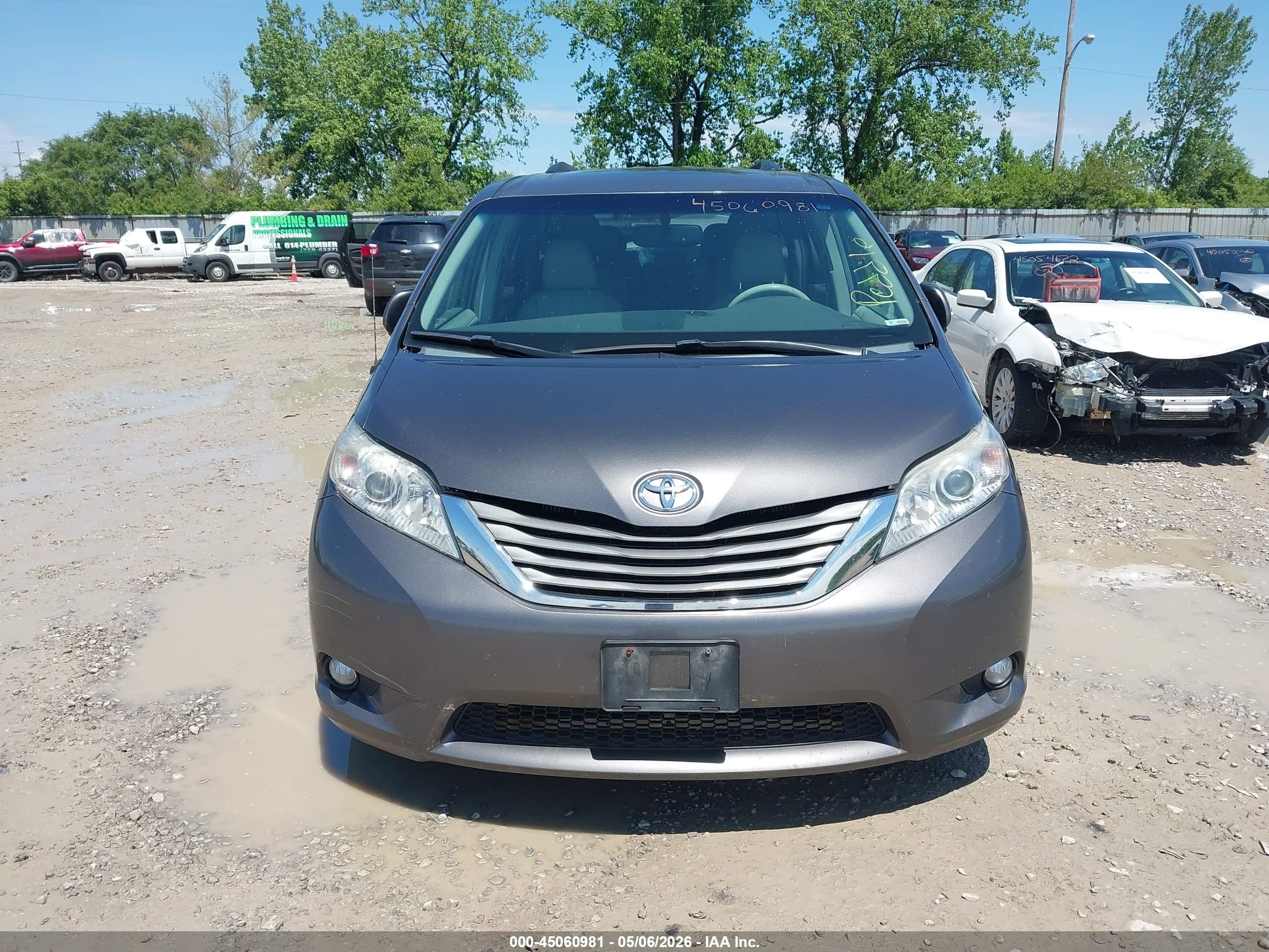 2014 Toyota Sienna Xle V6 8 Passenger Серый vin: 5TDYK3DCXES507849