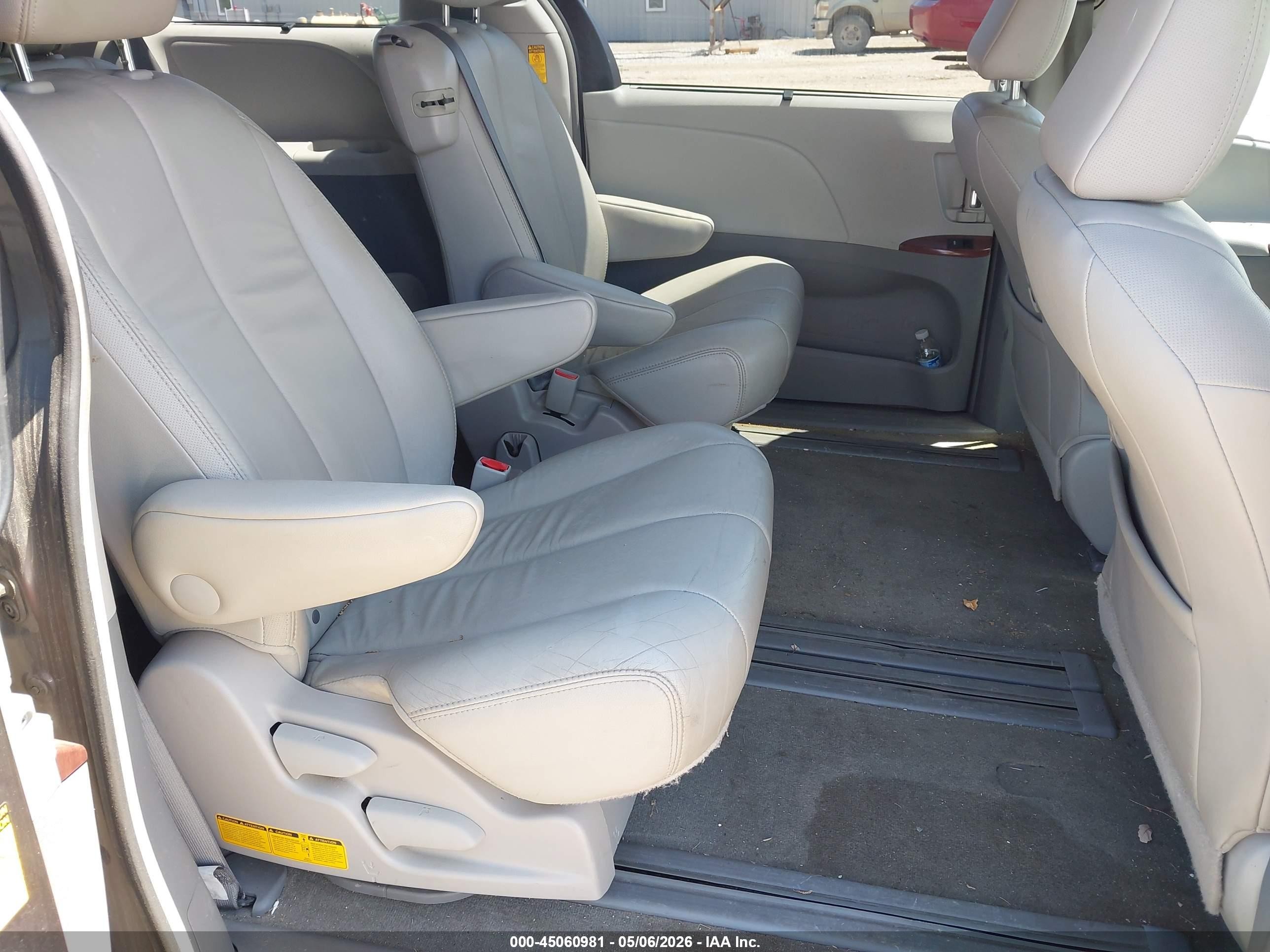 2014 Toyota Sienna Xle V6 8 Passenger Серый vin: 5TDYK3DCXES507849